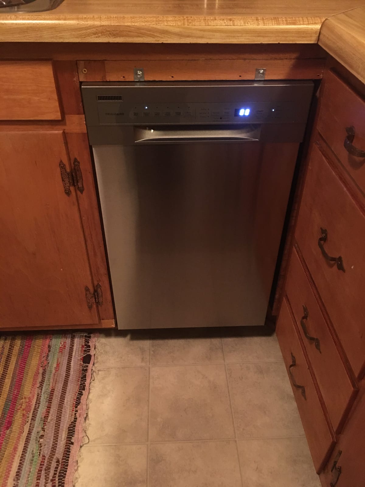 Frigidaire 18 in. ADA Compact Front Control Dishwasher in Black with Dual Spray Arms, 52 dBA, includes room-of-choice delivery customer photo 1