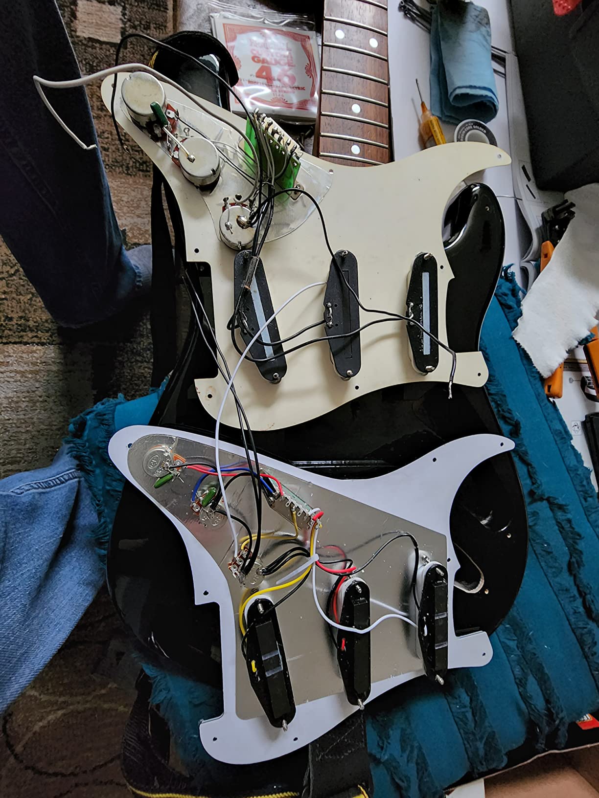 Musiclily Basic Pre-wired Loaded Standard ST-SSS Pickguard 4Ply Black Pearl customer photo 1