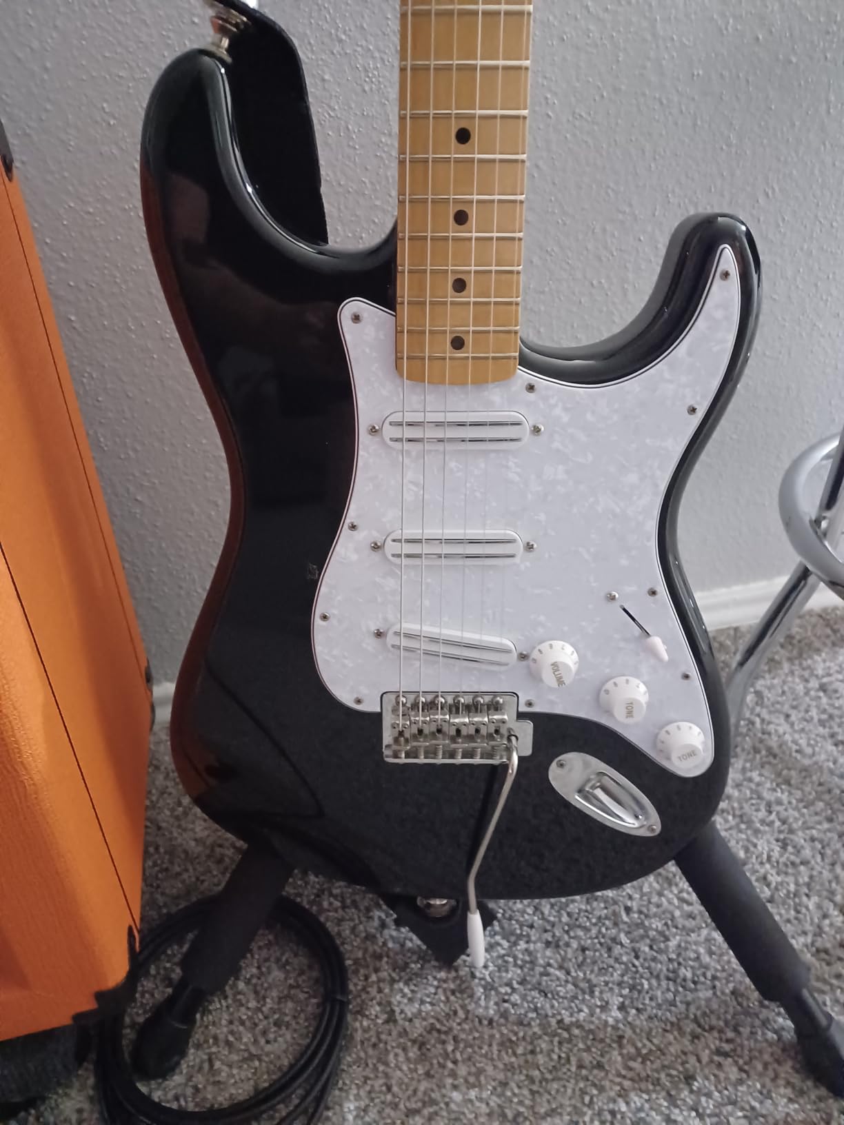 Musiclily Basic ST-SSS Loaded Pickguard with Mini Rail 4Ply White Pearl customer photo 2