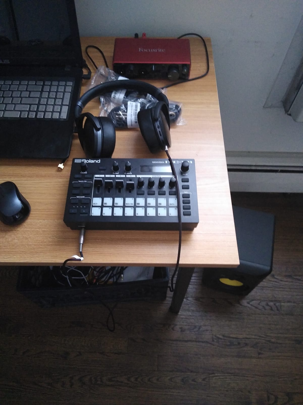 Roland MC-707 Groovebox Professional Music Production Workstation (MC-707), Standard customer photo 2