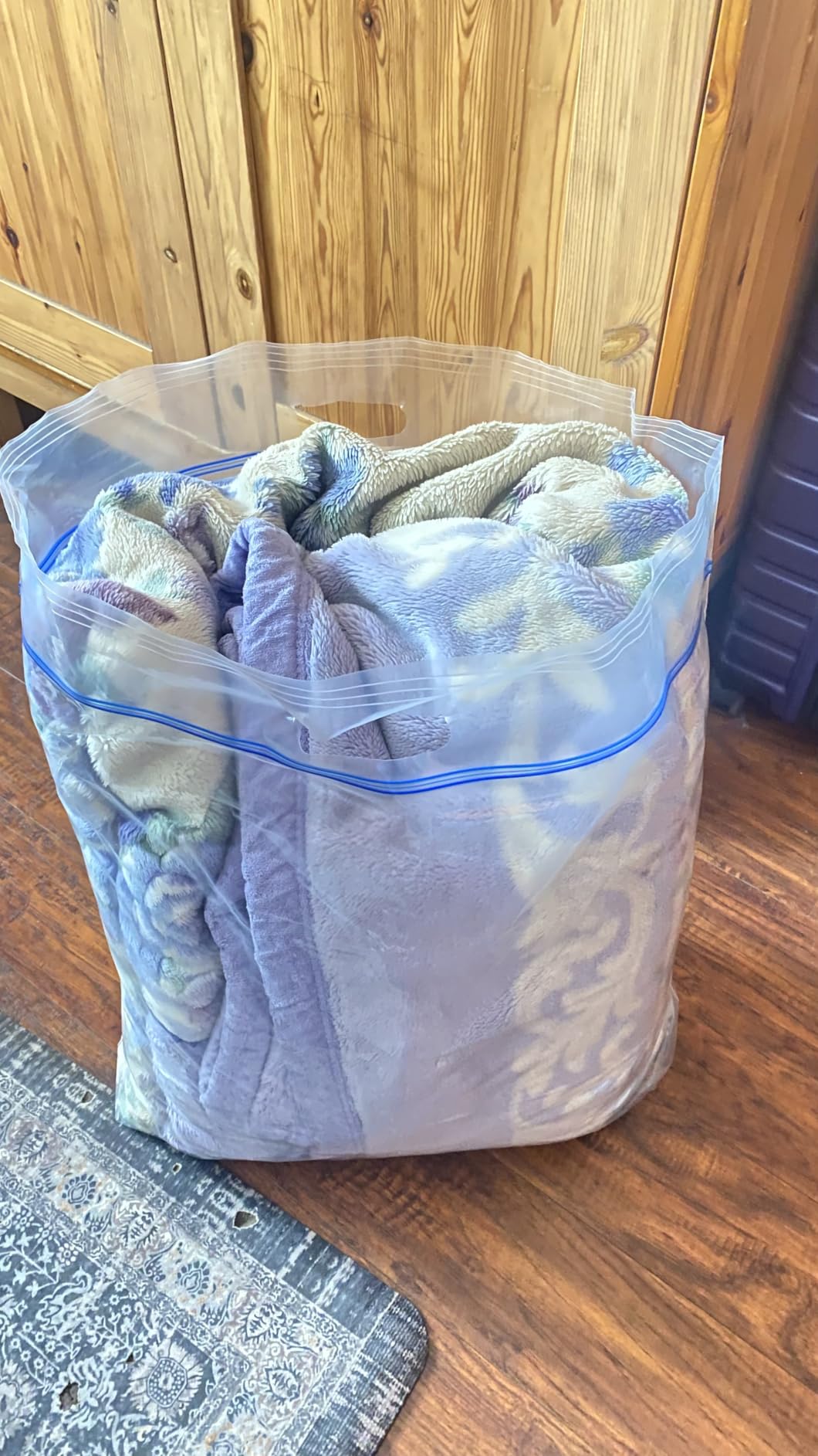 MEIQIHOME Vacuum Storage Bags, Space Saver Sealer Bags,Vacuum seal bags for clothing, Pillows, Comforters, Blankets, Bedding,Travel,7 Jumbo customer photo 1