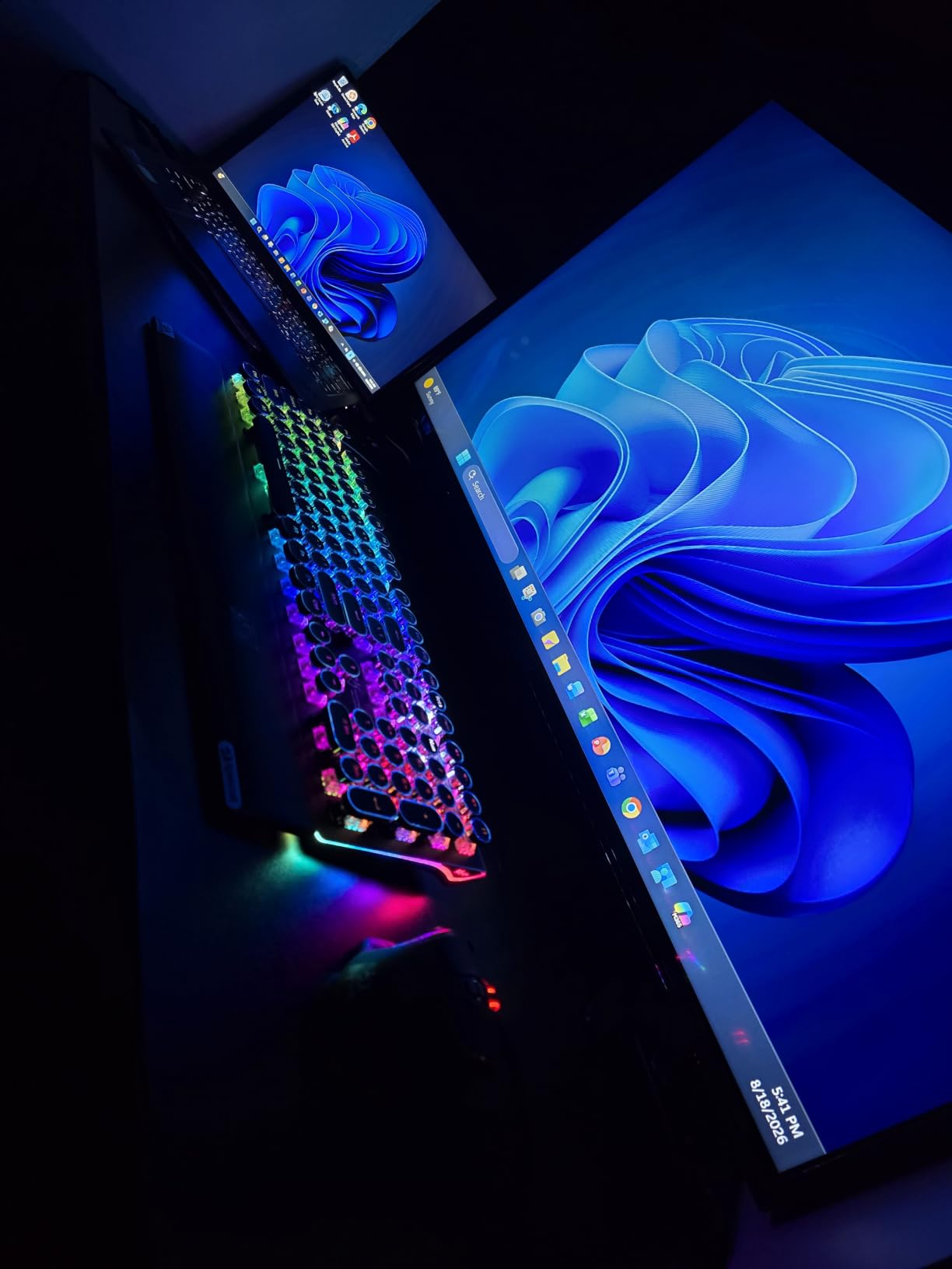 RK ROYAL KLUDGE S108 Typewriter Keyboard, Retro Mechanical Gaming Keyboard Wired 108 Keys with RGB Backlit Sidelight, Detachable Wrist Rest, Round Keycaps Blue Switches - Black customer photo 2