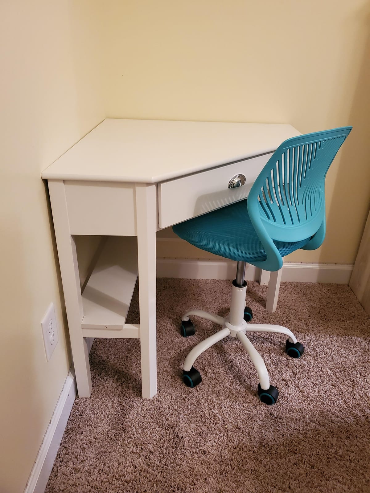 Tangkula Corner Computer Desk, Wooden Home Office Table, Coffee & Black customer photo 2