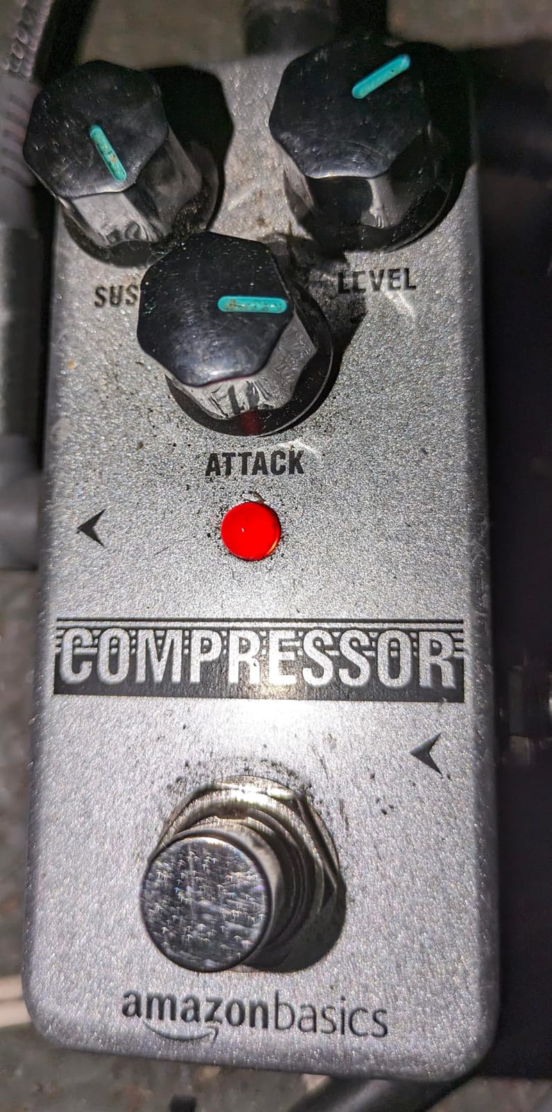 Amazon Basics Compressor Guitar Pedal, Fully Analog Circuit with True Bypass, Silver customer photo 1