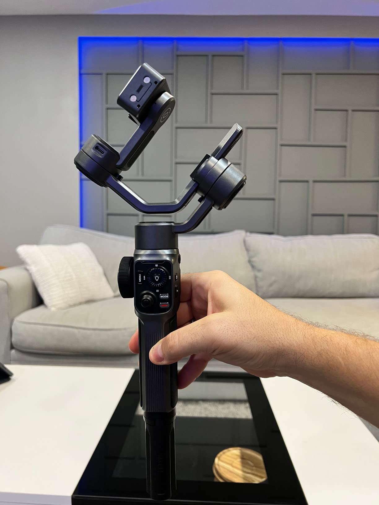 ZHIYUN Smooth Q5 Ultra 3-Axis iPhone Gimbal Stabilizer for Video Recording | Portable Foldable Phone Stabilizer, Built-in Extension Rod, Fill Light, Tripod, 13.5H Long Lasting Battery customer photo 1