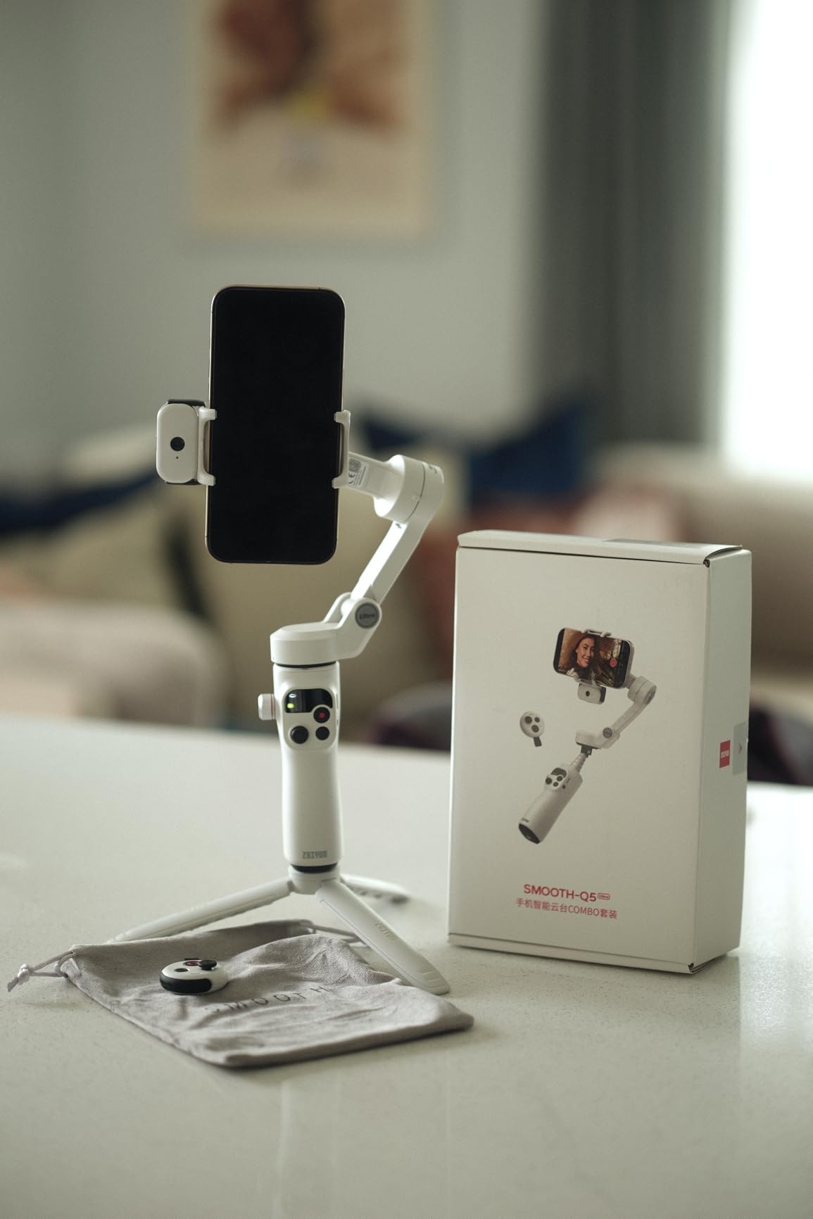 ZHIYUN Smooth Q5 Ultra 3-Axis iPhone Gimbal Stabilizer for Video Recording | Portable Foldable Phone Stabilizer, Built-in Extension Rod, Fill Light, Tripod, 13.5H Long Lasting Battery customer photo 2