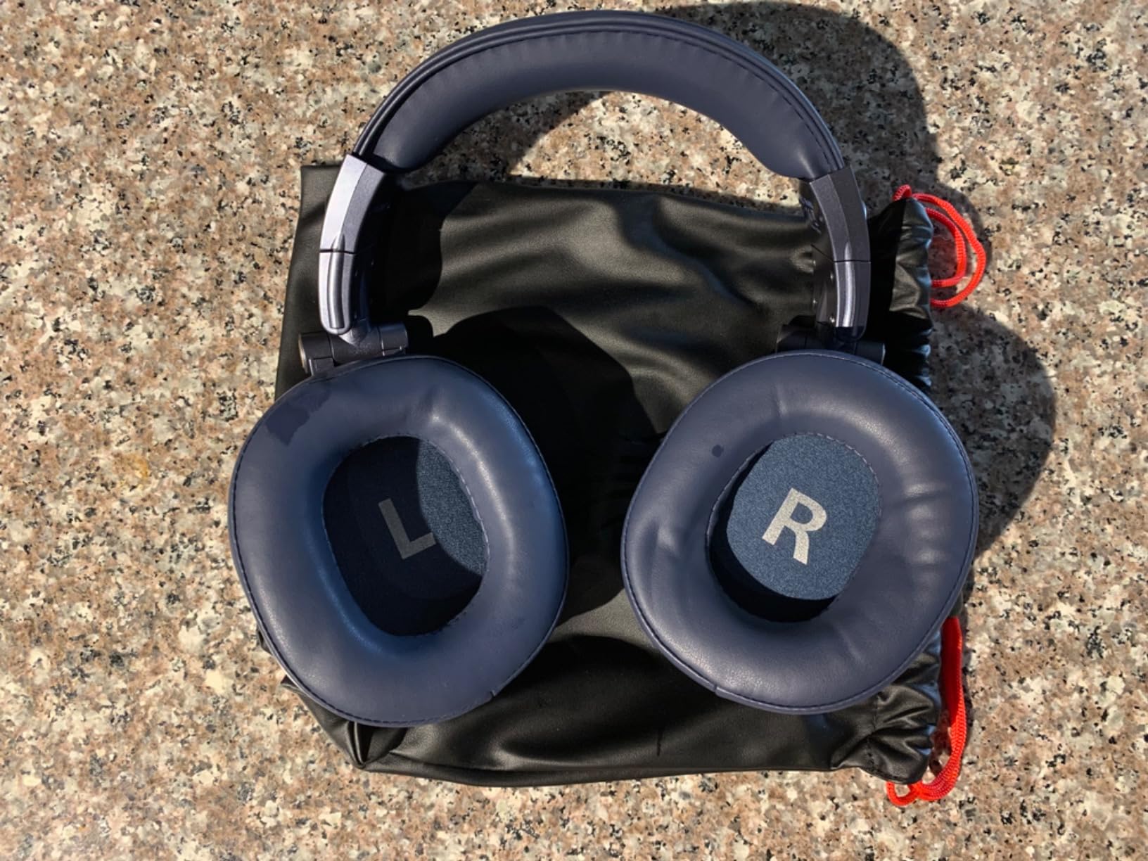OneOdio A71 Hi-Res Wired Over-Ear Studio Headphones for DJ, Mixing - Silver customer photo 2