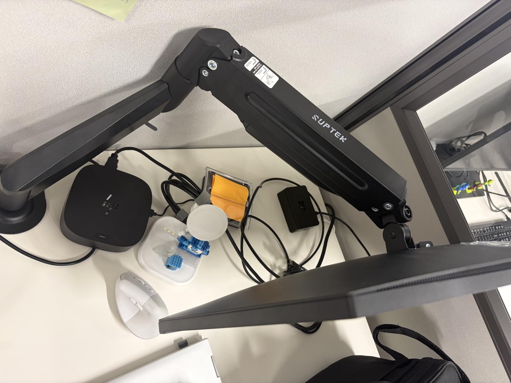 Suptek Single Monitor Arm Fully Adjustable for 17-34-35 Inch Screens customer photo 1