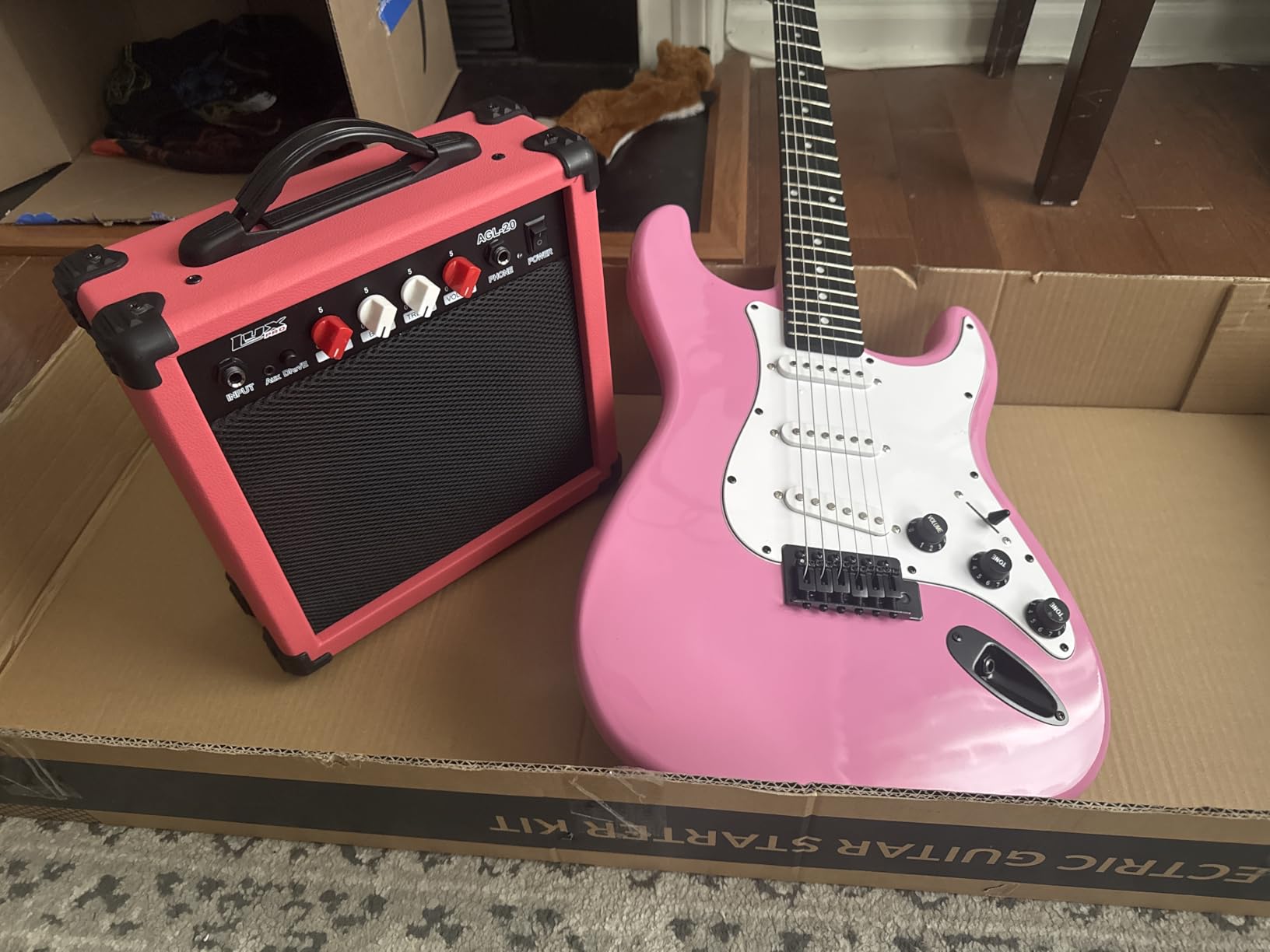 LyxPro 39 inch Electric Guitar Kit Bundle with 20w Amplifier, All Accessories, Digital Clip On Tuner, Six Strings, Two Picks, Tremolo Bar, Shoulder Strap, Case Bag Starter kit Full Size - Blue customer photo 1