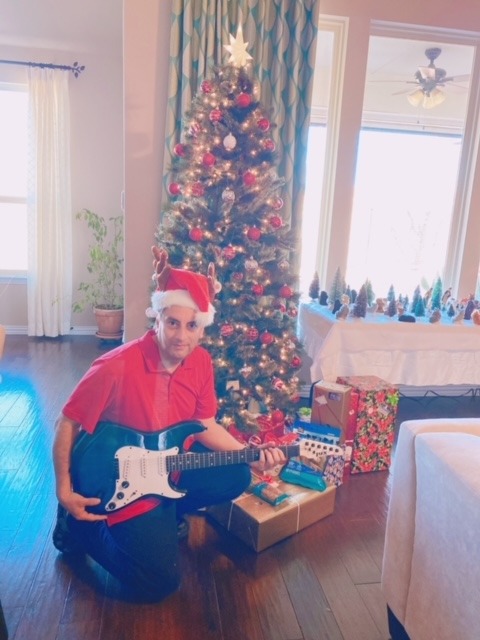 LyxPro 39 inch Electric Guitar Kit Bundle with 20w Amplifier, All Accessories, Digital Clip On Tuner, Six Strings, Two Picks, Tremolo Bar, Shoulder Strap, Case Bag Starter kit Full Size - Blue customer photo 2