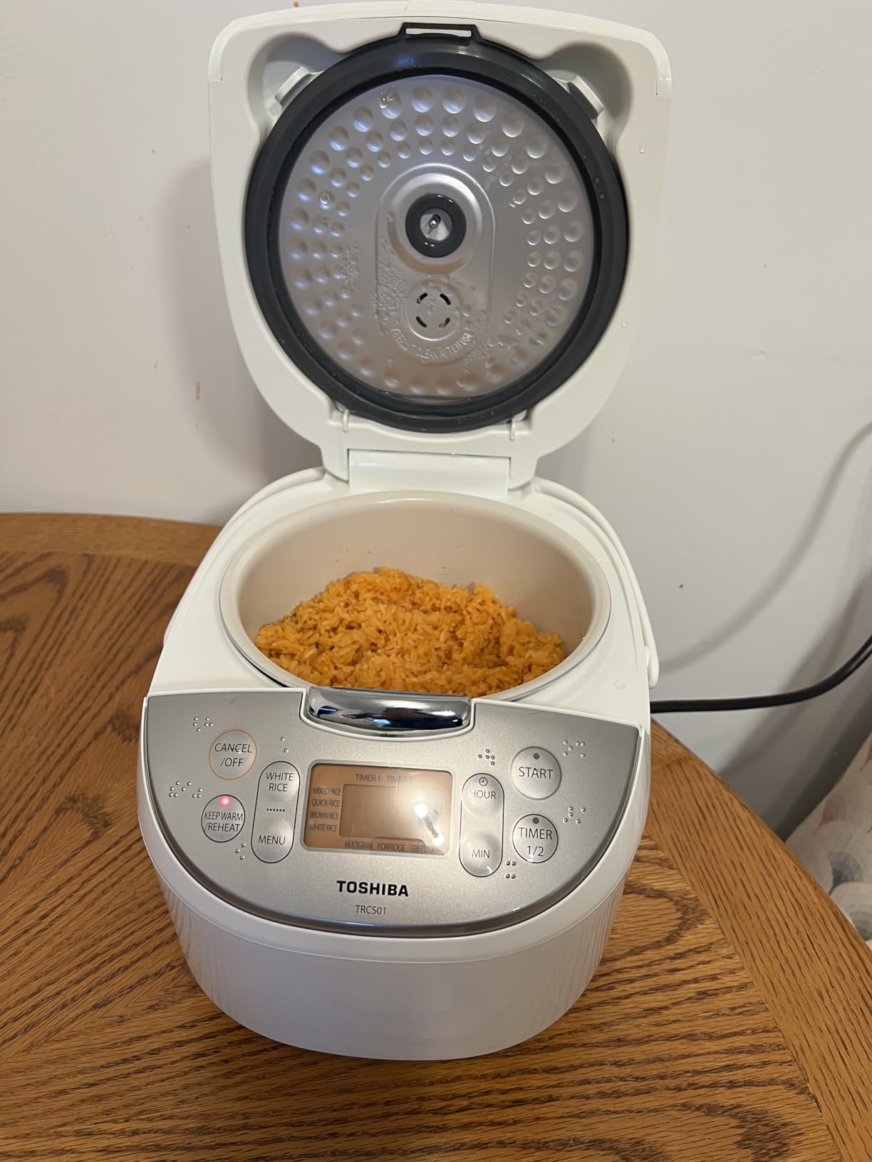 Toshiba Rice Cooker 6 Cup Uncooked – Japanese Rice Cooker with Fuzzy Logic Technology, 7 Cooking Functions, Digital Display, 2 Delay Timers and Auto Keep Warm, Non-Stick Inner Pot, White customer photo 2