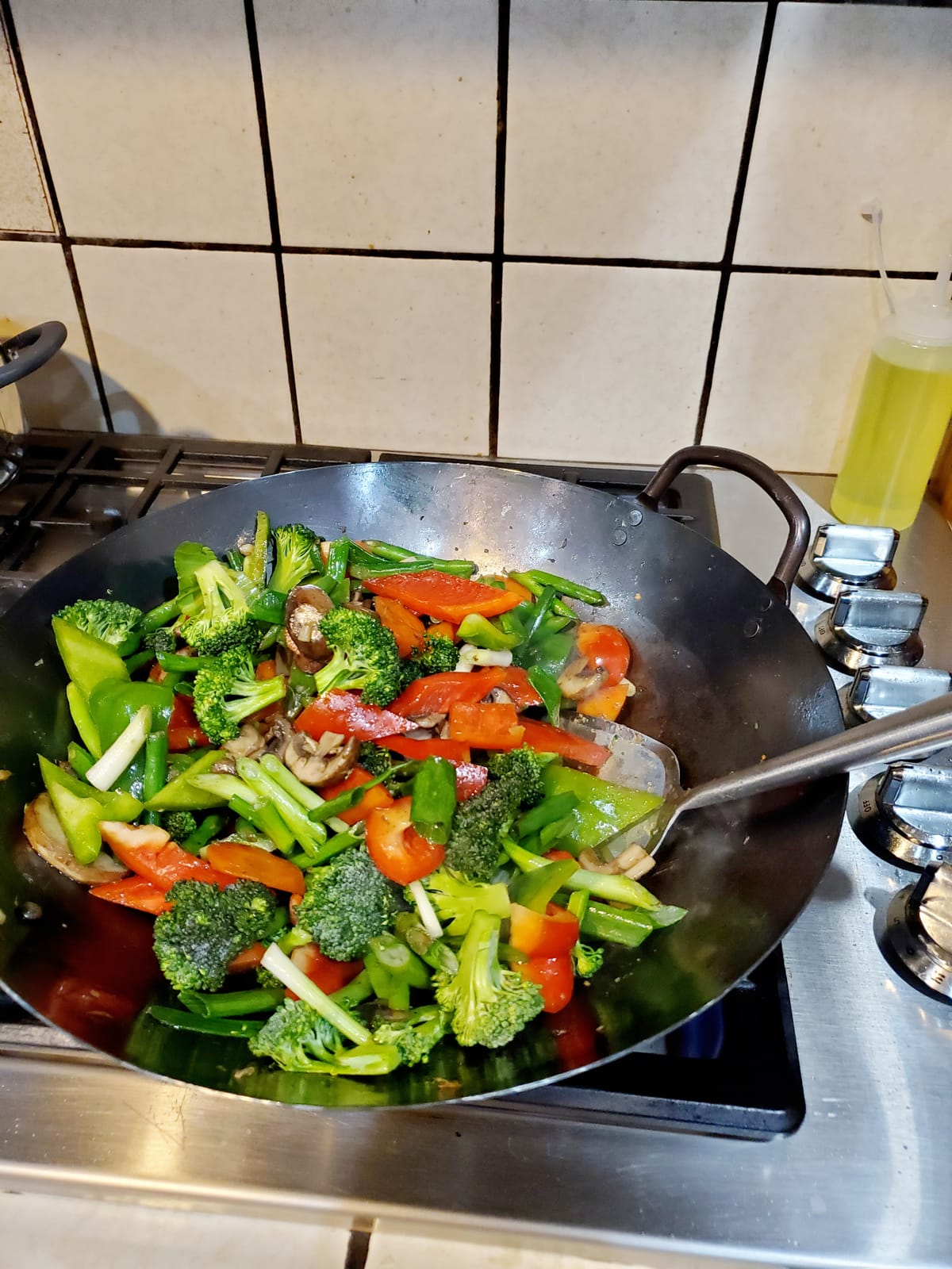 Pre Seasoned Blue Carbon Steel Flat Bottom Wok -14 Inch Chinese Pow Wok - Traditionally Hand Hammered Woks and Stir Fry Pans customer photo 1