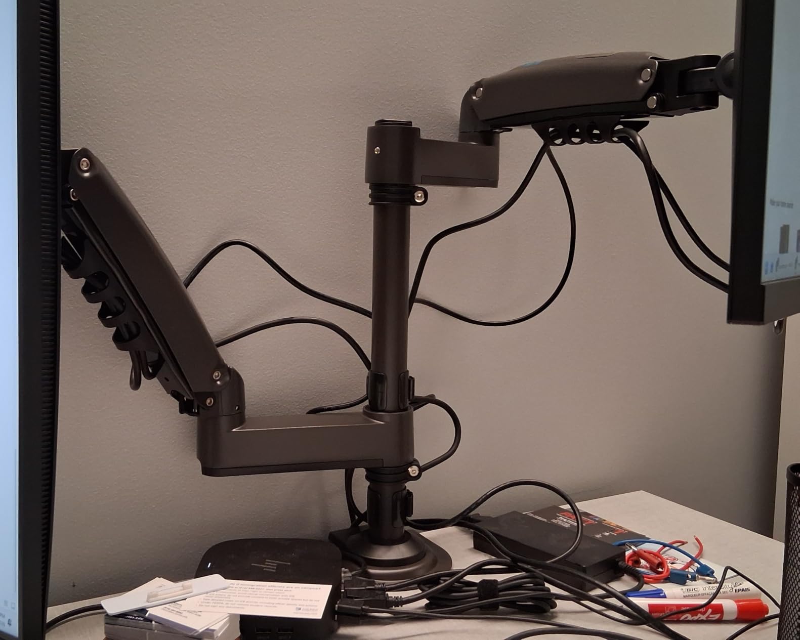 HUANUO 17-32 Inch Dual Monitor Stand, Stacked Monitor Mount, Monitor Arms for 2 Monitors, Ergonomic Adjustable Tilt/Swivel/Rotate, Weight Max 19.8 lbs, VESA 75/100mm customer photo 1
