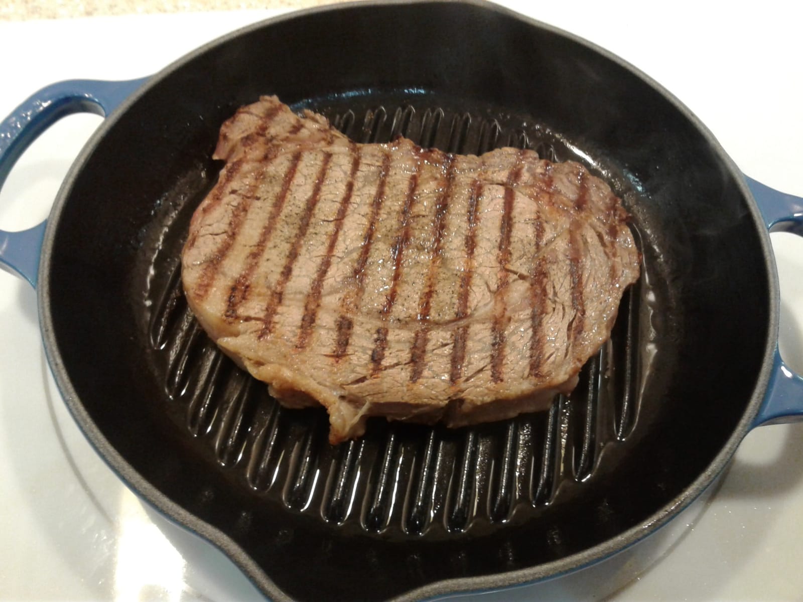 Le Creuset Enameled Cast Iron Signature Deep Round Grill, 9.75