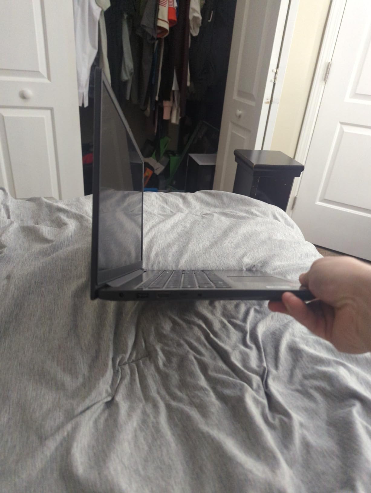 Lenovo Laptop V15 G6, AMD Ryzen 7 170, 16GB RAM, 512GB SSD, Windows 11 Pro customer photo 2