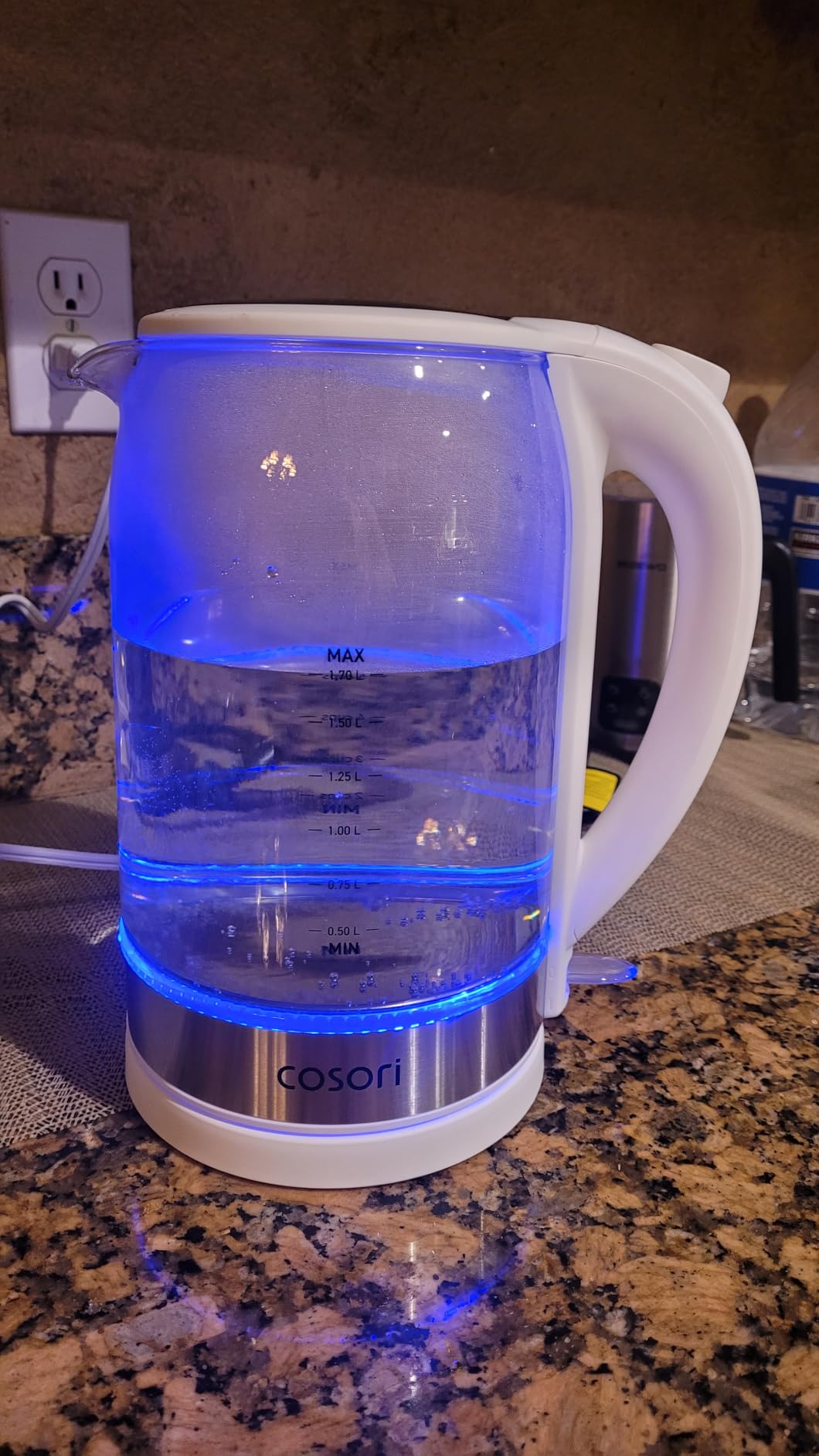 Cosori Electric Kettle with Temperature Control, 6 Presets, 1.7L, Black customer photo 2