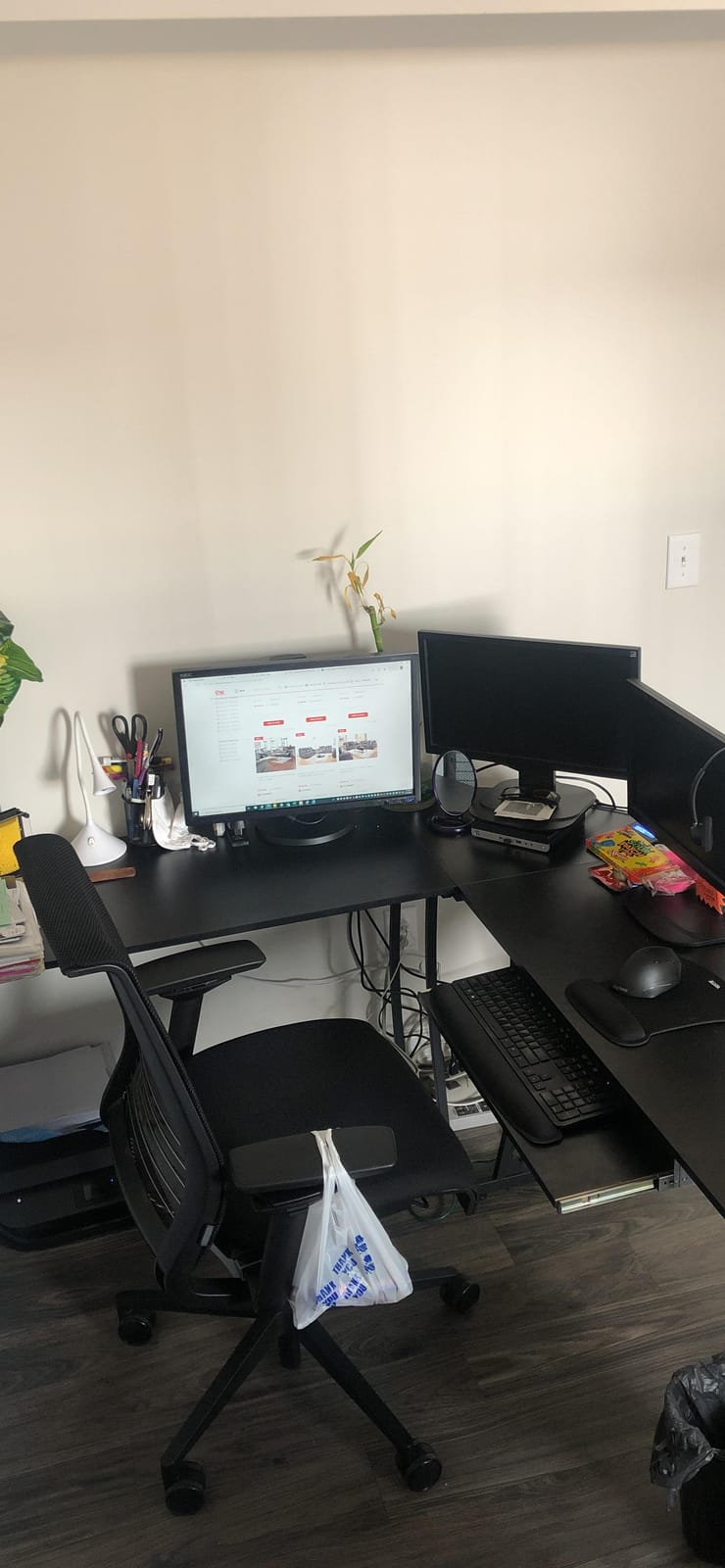 RIF6 L-Shaped Modern Gaming Desk, Keyboard Tray & Cable Management, Black customer photo 1