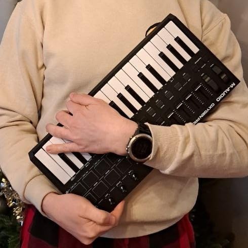 M-AUDIO Oxygen Pro Mini 32 USB MIDI Keyboard Controller | 32 Velocity-Sensitive Mini-Keys, 8 Beat Pads, 4 Knobs, 4 Faders, and Bundled DAW Recording Software, for Music Production customer photo 1