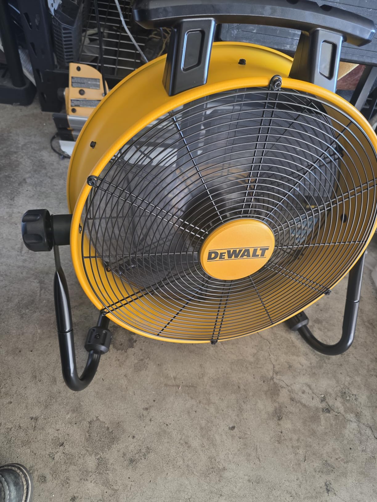 DEWALT 18 Inch Floor Fan, 180° Adjustable Tilting Drum Fan DXF1840 customer photo 2