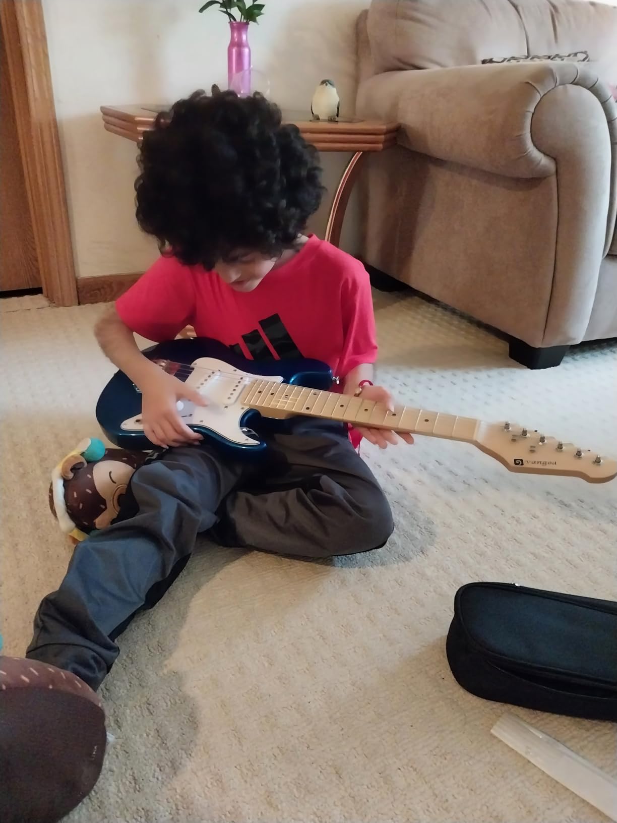 Vangoa 30 Inch Kids Electric Guitar Starter Kit with Amp - Red customer photo 2