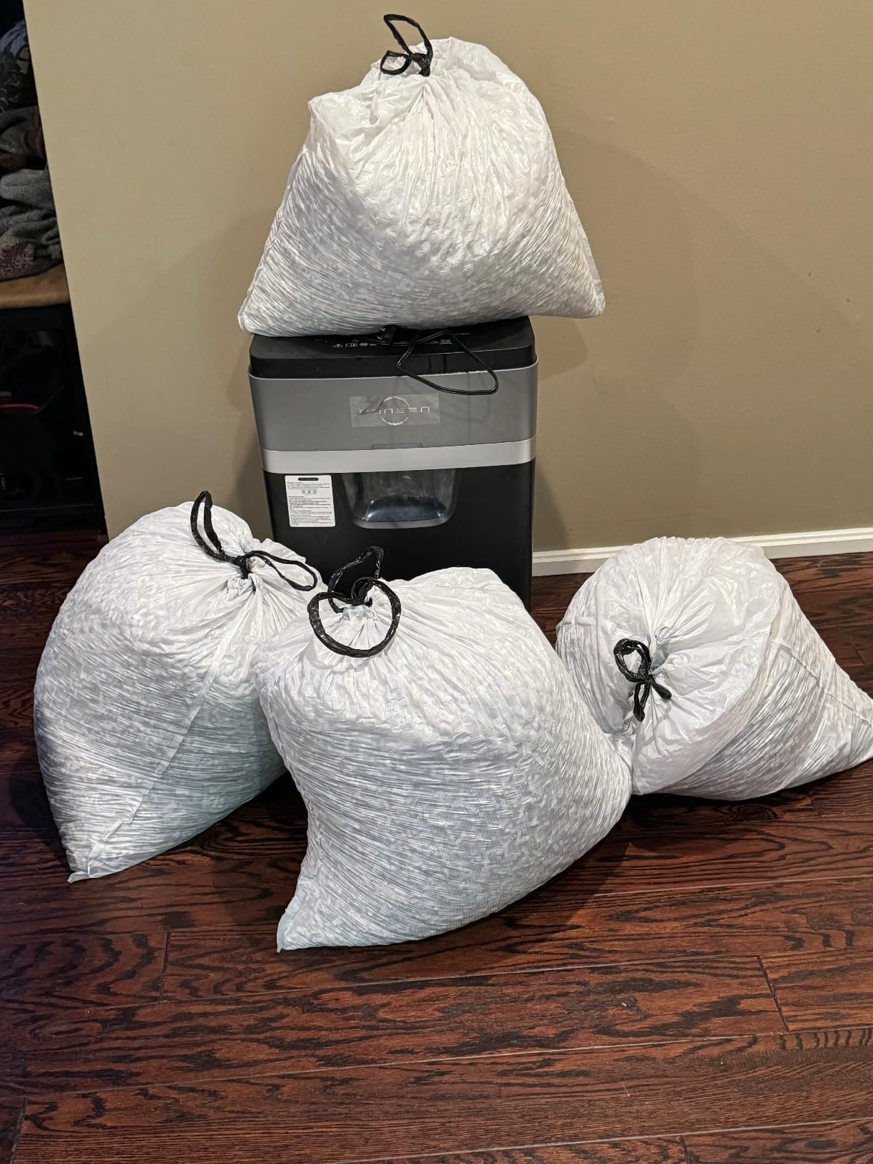 BONSEN 20-Sheet Cross-Cut P-4 High Security Heavy Duty Paper Shredder customer photo 2