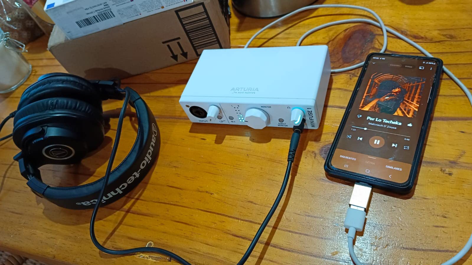 Arturia MiniFuse USB Audio & MIDI Interface, MiniFuse 1 | Record voice guitar and synths, best-in-class sound specs, pair with any microphone, Ableton Live Lite, 5-year warranty customer photo 1
