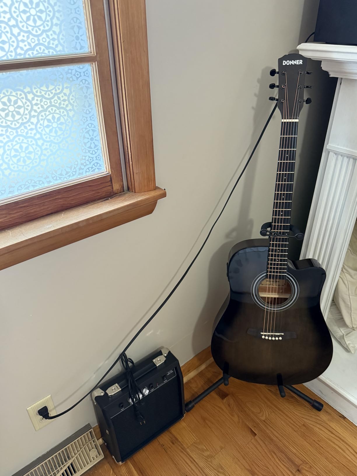 Donner Acoustic Electric Guitar Full Size Kit for Beginner Intermediate with Amplifier Capo Pick Tuner Strings Strap - 41 Inch customer photo 1