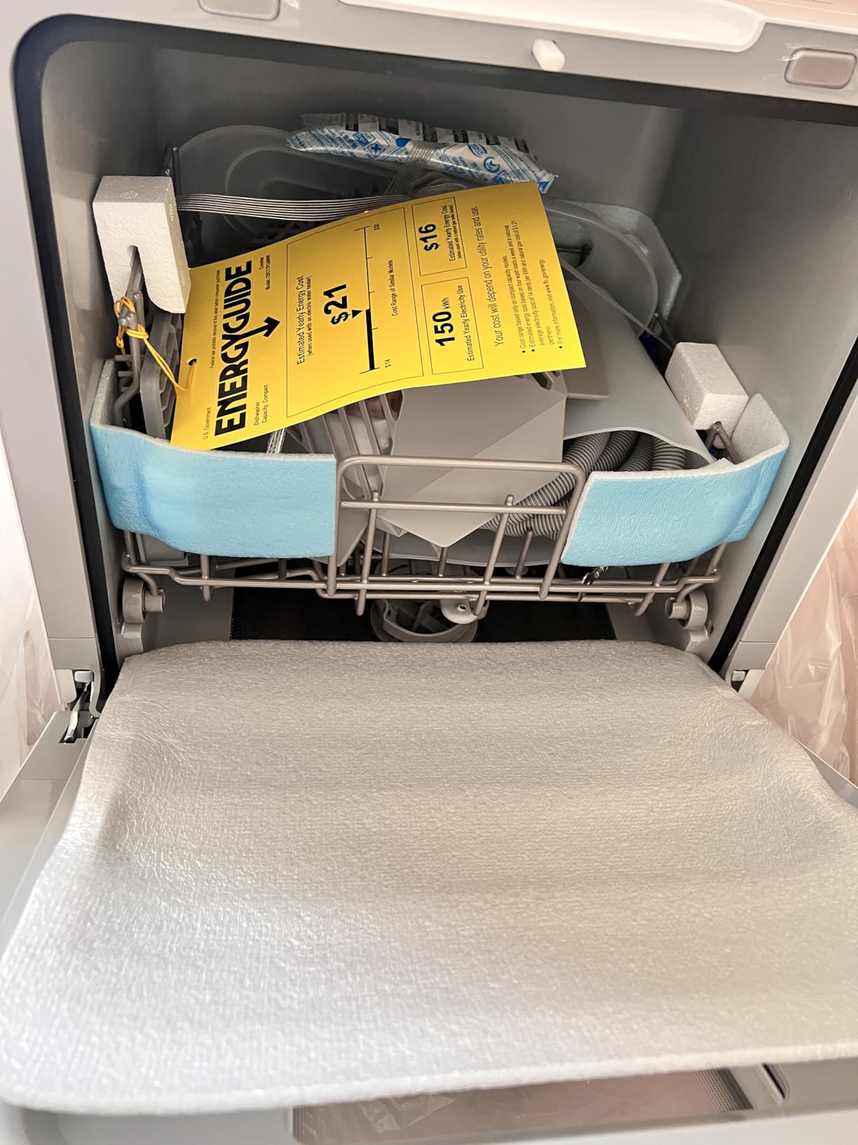 COMFEE' Countertop Dishwasher, Portable Dishwasher with 6L Built-in Water Tank, Mini Dishwasher with More Space Inside, 7 Programs, UV Hygiene& Auto Door Open, for Apartments, Dorms& RVs, White customer photo 1