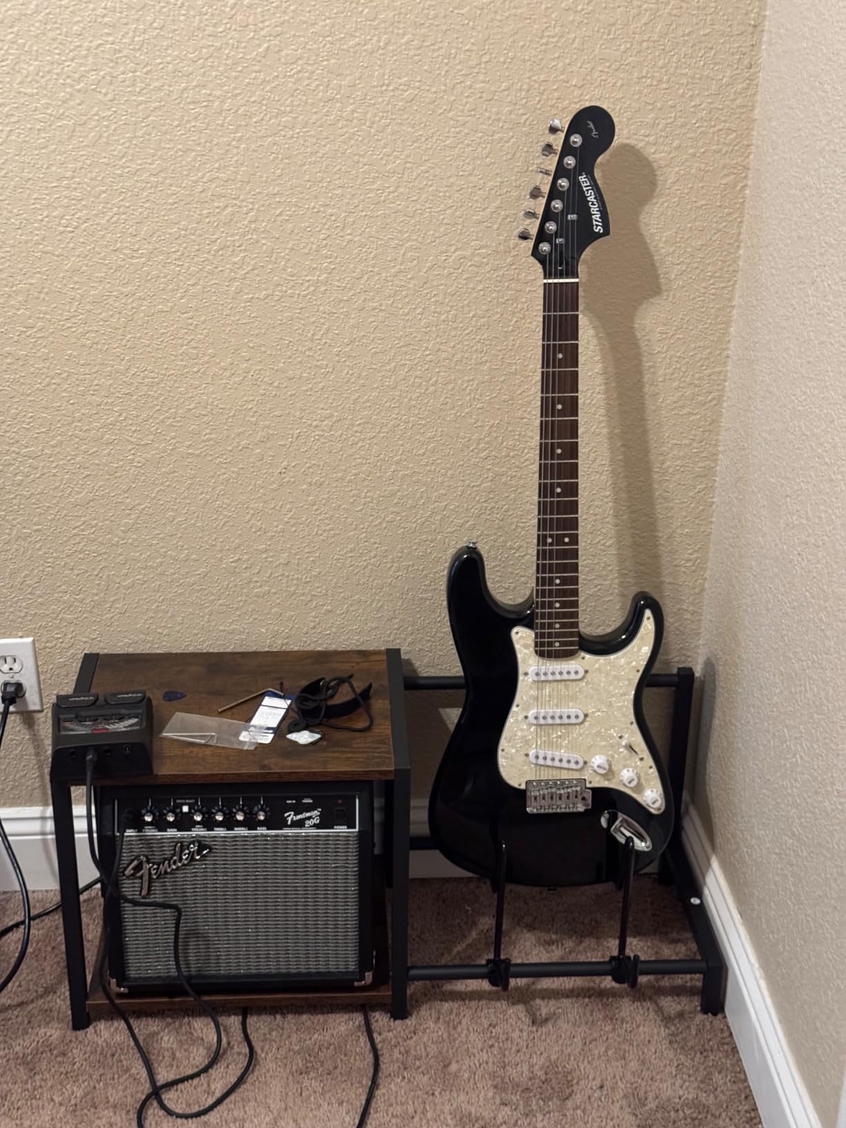 Fender Frontman 20G Guitar Combo Amplifier - Black Bundle with Cable and Austin Bazaar Exclusive 12-Pack Picks customer photo 2