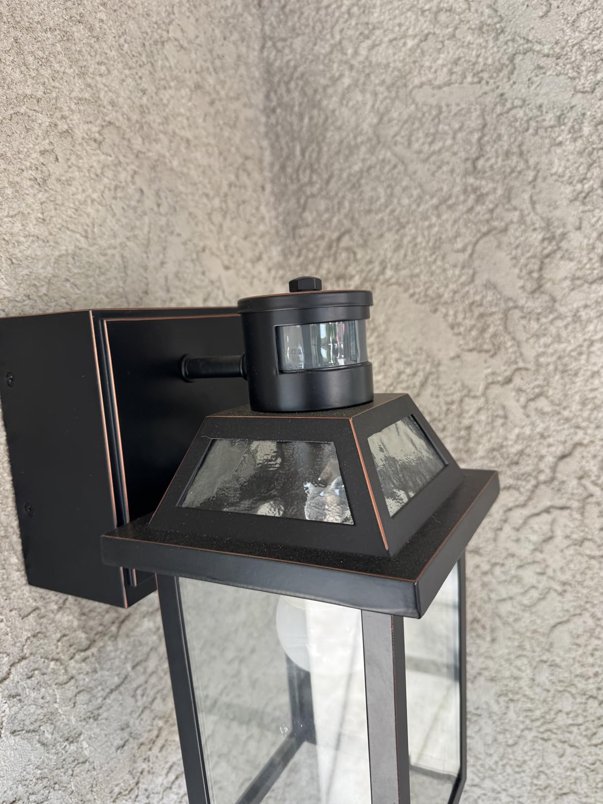 Yisuro Porch Lights with GFCI Outlet, Dusk to Dawn Outdoor Lights with Outlet, 3 Lighting Modes Exterior Light Fixture Waterproof, Outside Lights for House Front Door Patio Garage customer photo 1