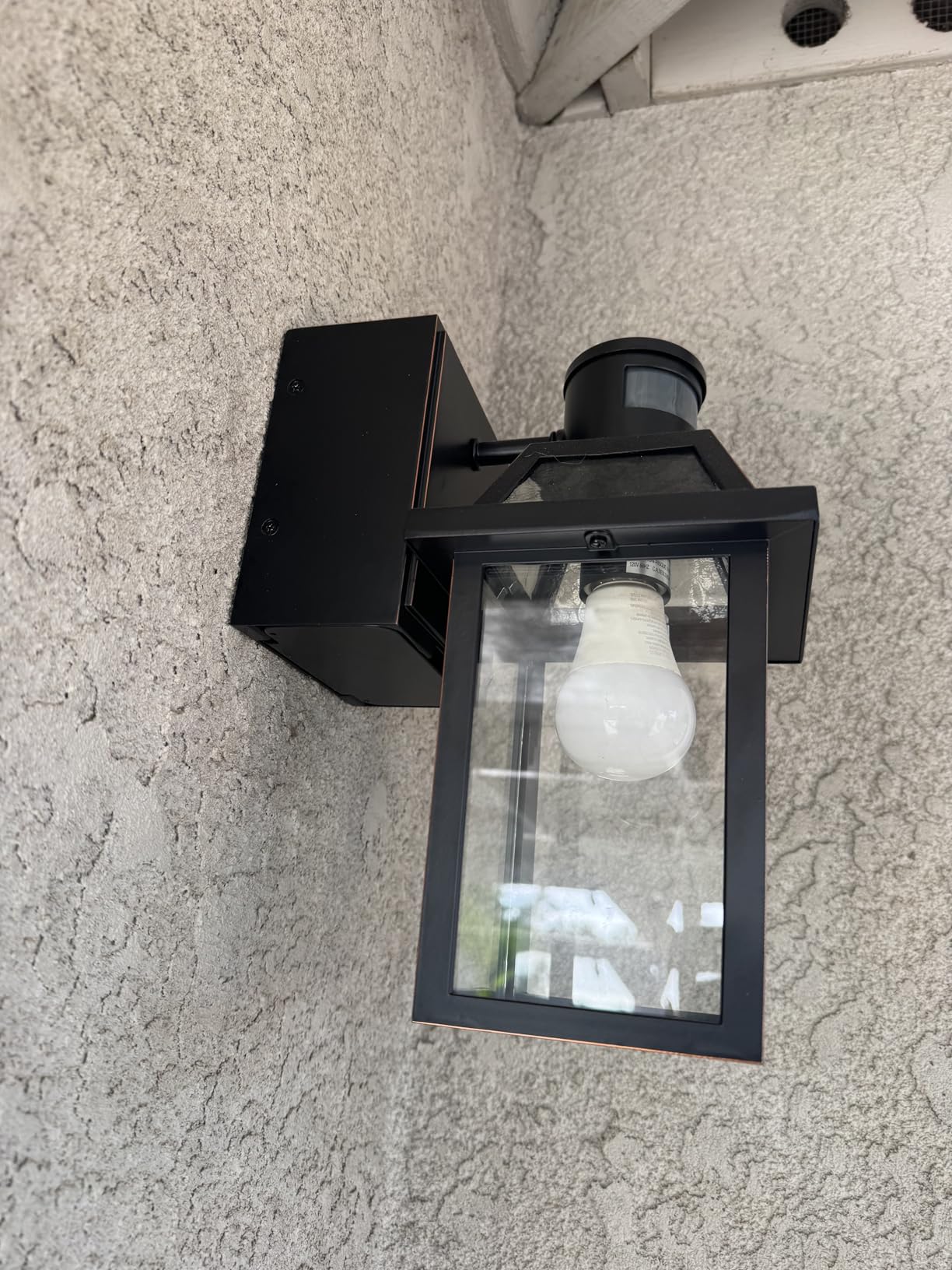 Yisuro Porch Lights with GFCI Outlet, Dusk to Dawn Outdoor Lights with Outlet, 3 Lighting Modes Exterior Light Fixture Waterproof, Outside Lights for House Front Door Patio Garage customer photo 2