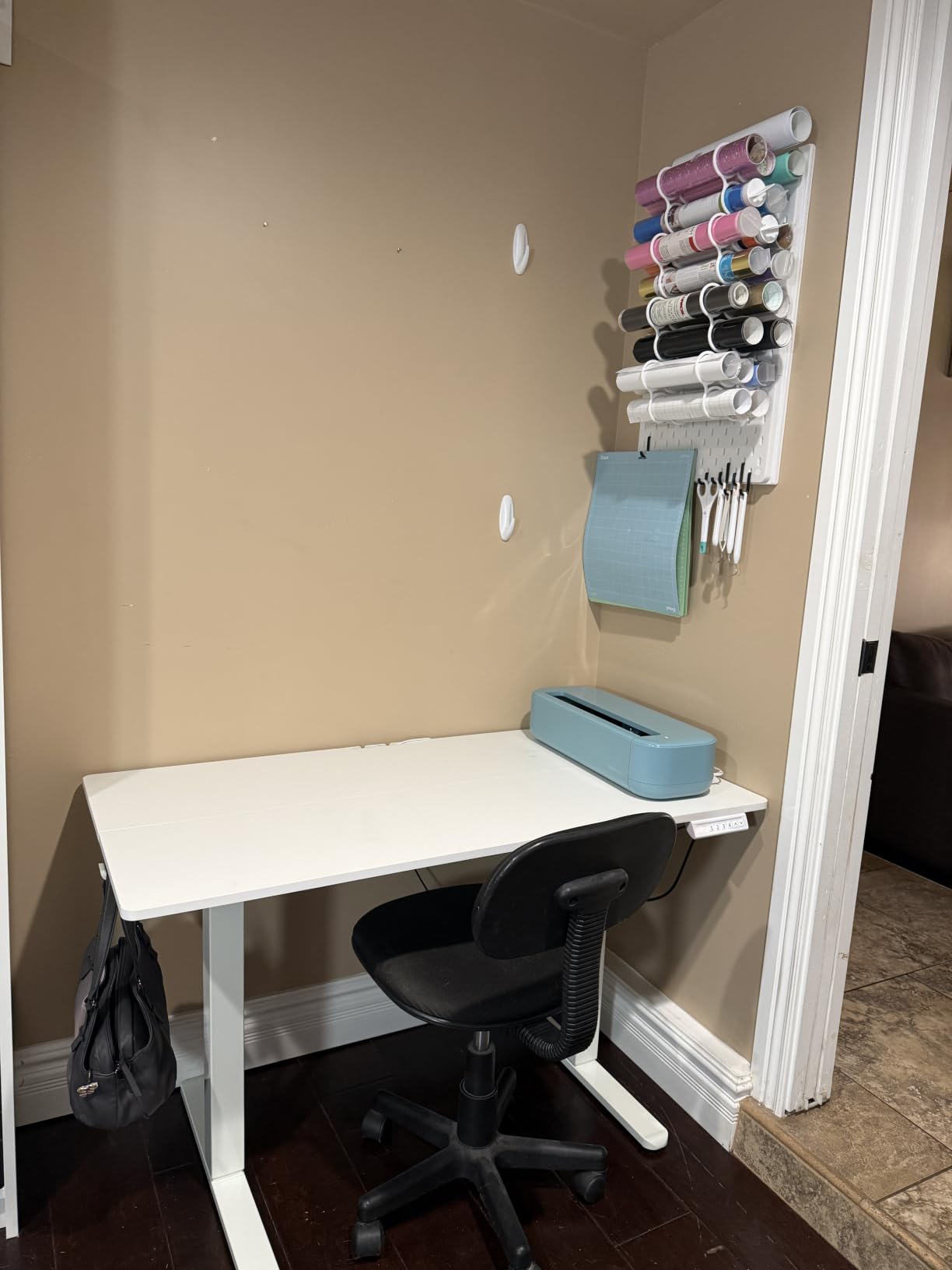 ErGear Height Adjustable Electric Standing Desk, 48 x 24 Inches Sit Stand up Desk, Memory Computer Home Office Desk, Vintage Brown customer photo 2