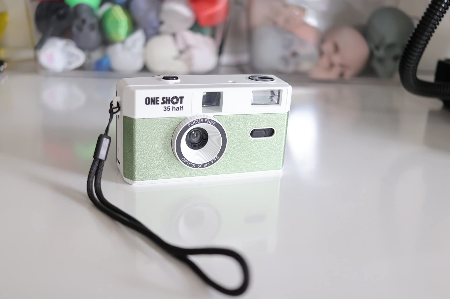 1 Shot Point and Shoot 35mm Film Camera, Reusable Retro Half Frame Camera, Built in Flash, Included One Roll ASA/ISO 400 Black & White Film 18 Exp., (36 Shots) Battery Not Included (Brown Color) customer photo 1