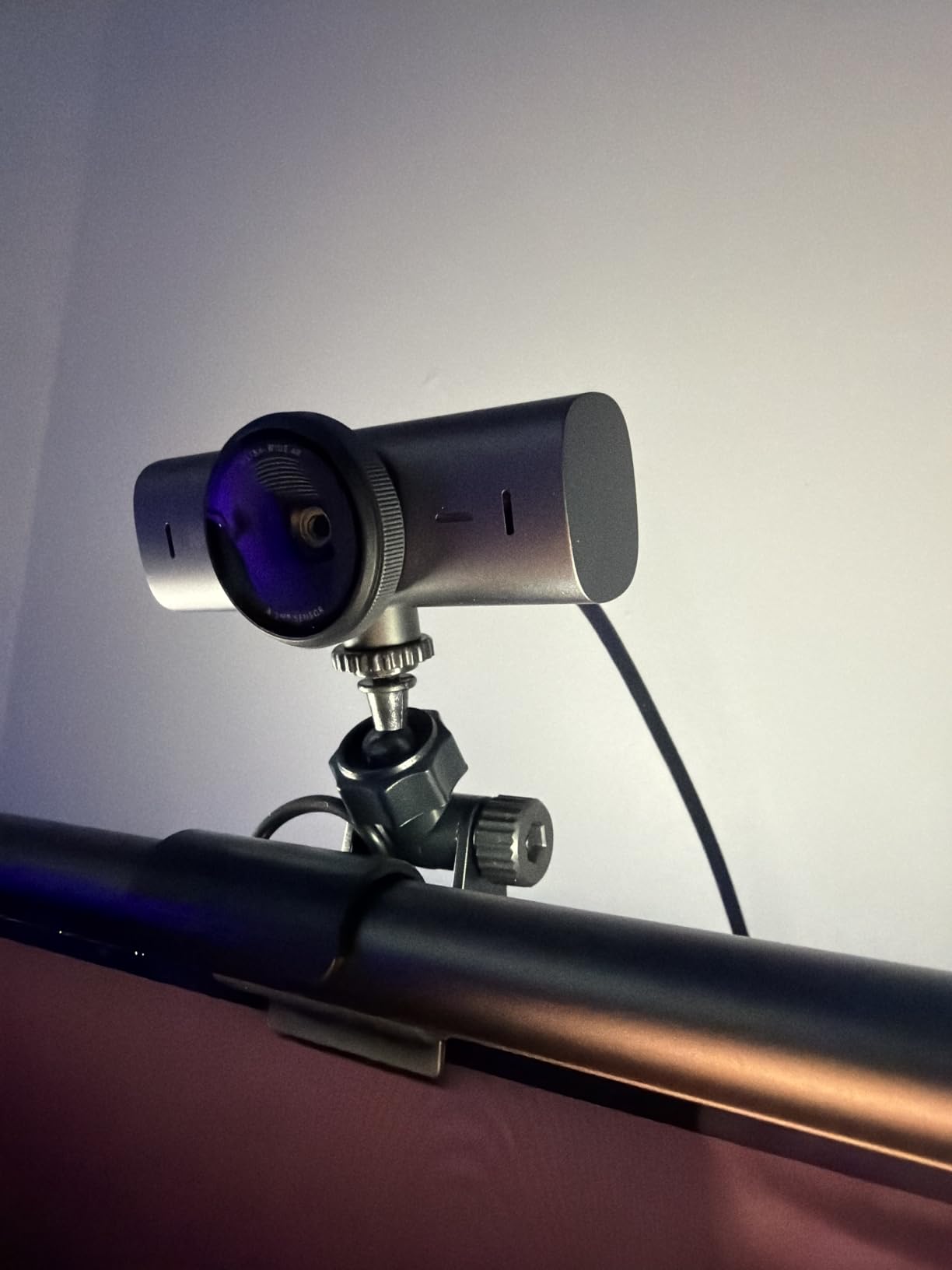 Logitech MX Brio Ultra HD 4K Webcam Collaboration and Streaming - Graphite | Ideal for collaboration and streaming, Show Mode, works with Microsoft Teams, Zoom, Google Meet, Nintendo Switch 2 customer photo 1