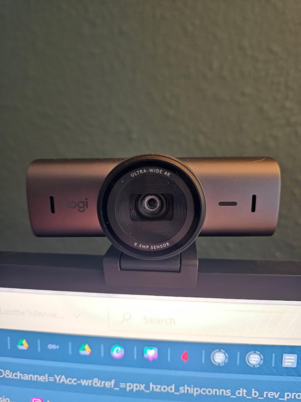 Logitech MX Brio Ultra HD 4K Webcam Collaboration and Streaming - Graphite | Ideal for collaboration and streaming, Show Mode, works with Microsoft Teams, Zoom, Google Meet, Nintendo Switch 2 customer photo 2