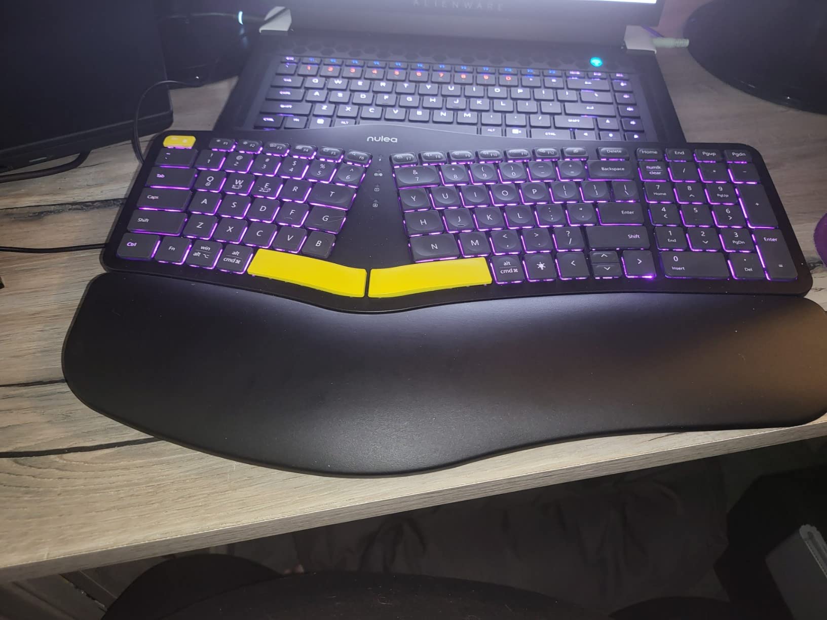 Nulea Ergonomic Split Keyboard Wireless with Wrist Rest 7 Color Backlight customer photo 2