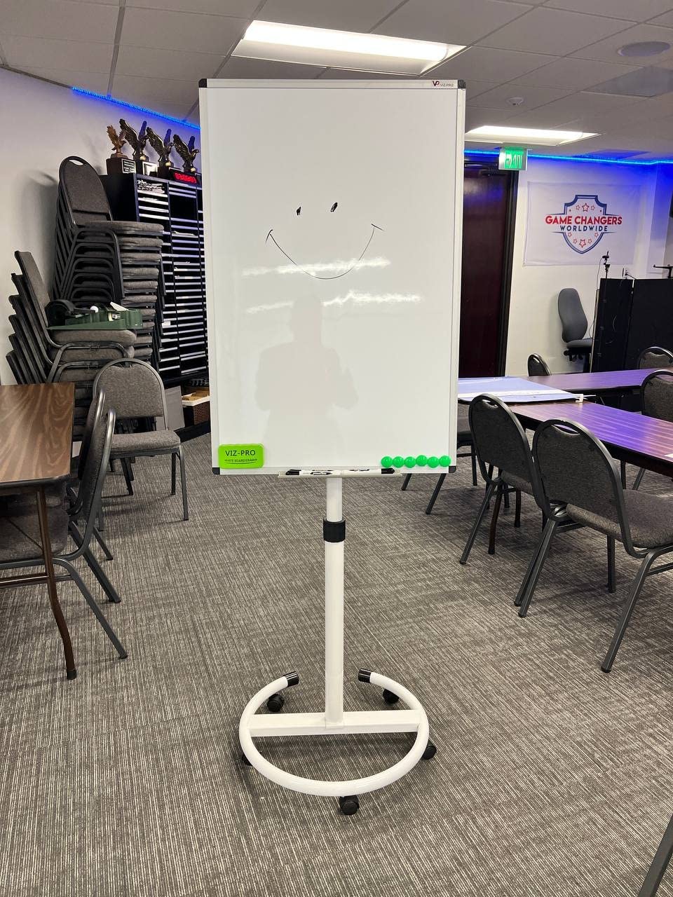 VIZ-PRO ECO Magnetic Mobile Whiteboard, 36 X 24 Inches, Easel Flipchart Stand Rolling Dry Erase Board with Paper Pads customer photo 1