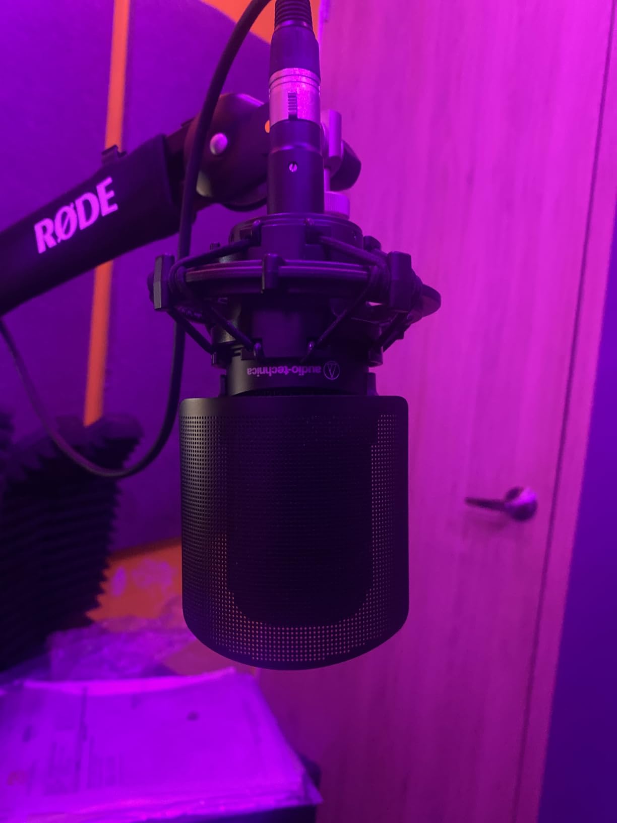 Audio-Technica AT8175 20 Series Exclusive Pop Filter Pop Guard Compatible Models: AT2020USB-X AT2020USB+ AT2020, AT2020GM AT2035, AT2050 customer photo 2