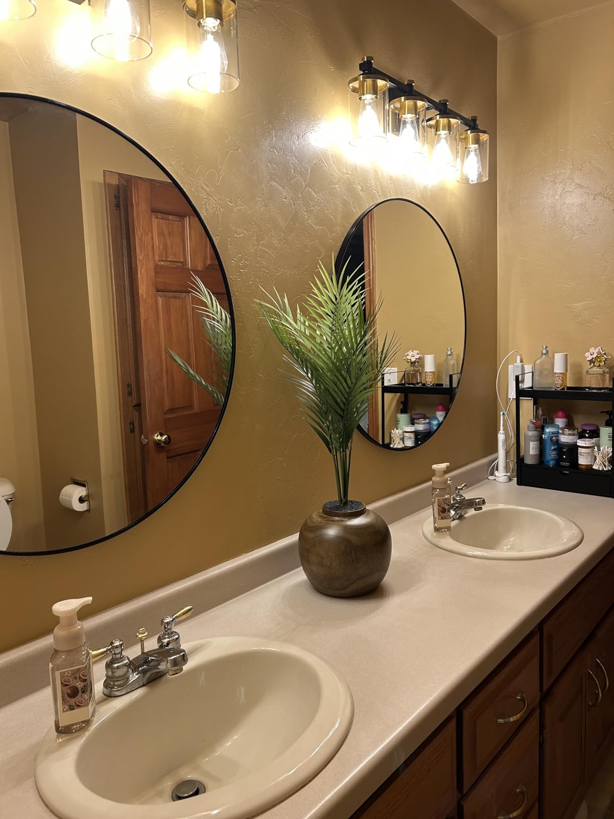 Itrue Round Metal Wall Mirror, 12 Inch, Black Frame Bathroom Mirror customer photo 1