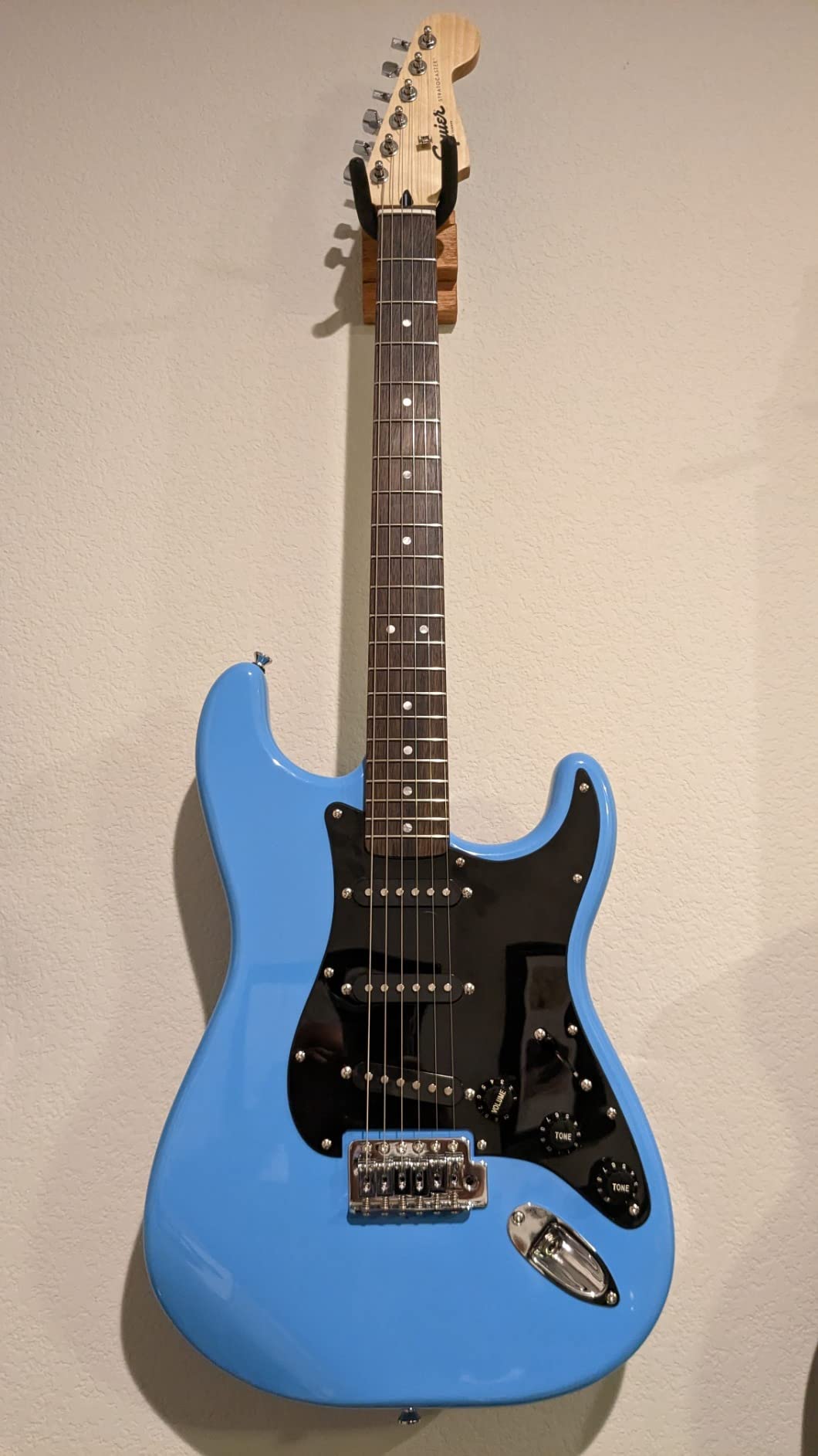 Fender Squier Sonic Stratocaster Electric Guitar, Ultraviolet, Laurel Fingerboard, White Pickguard customer photo 2