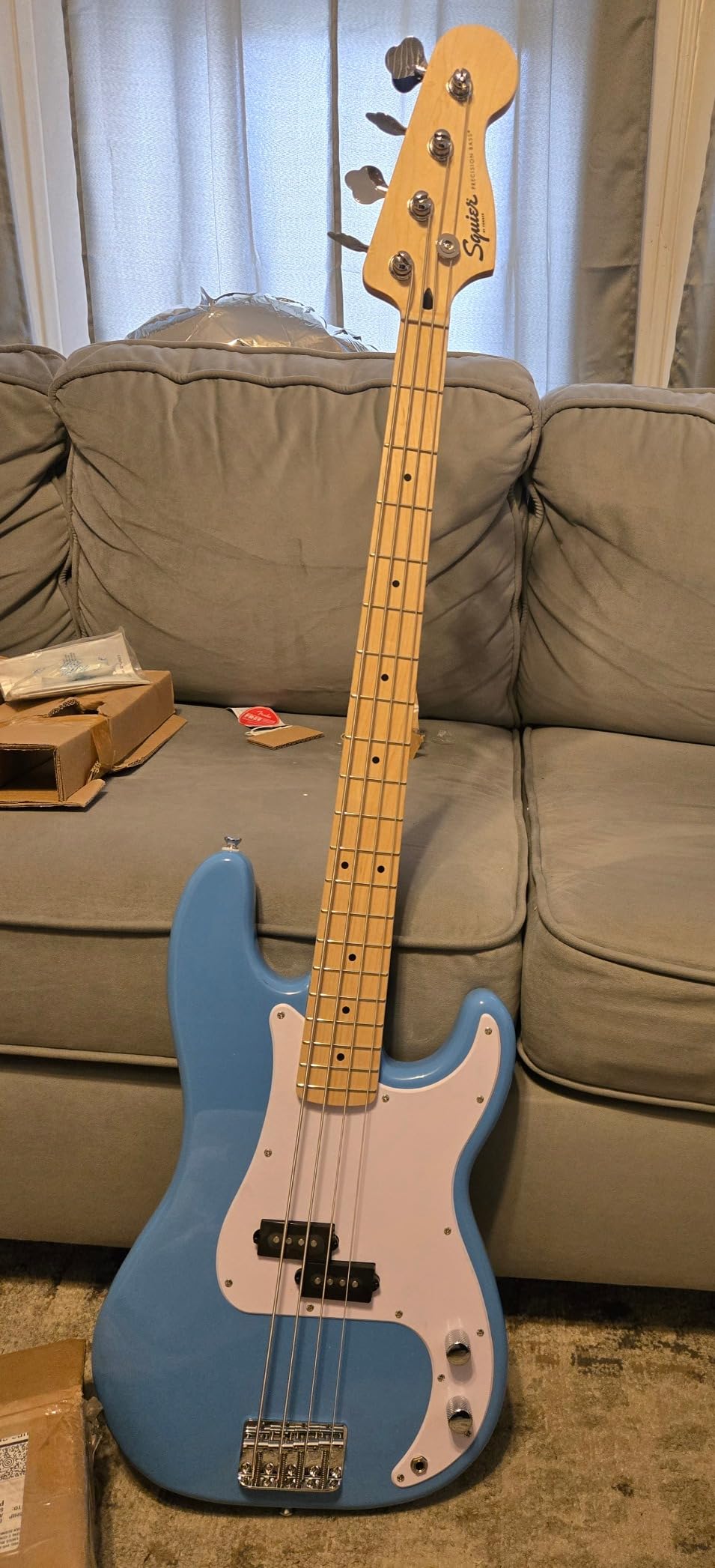 Fender Squier Sonic Precision Bass Guitar, Beginner Guitar, Includes 30 Days of Free Lessons, Laurel Fingerboard and Step Up Pickups, Chrome Hardware, and Polyurethane Finish, Black customer photo 2