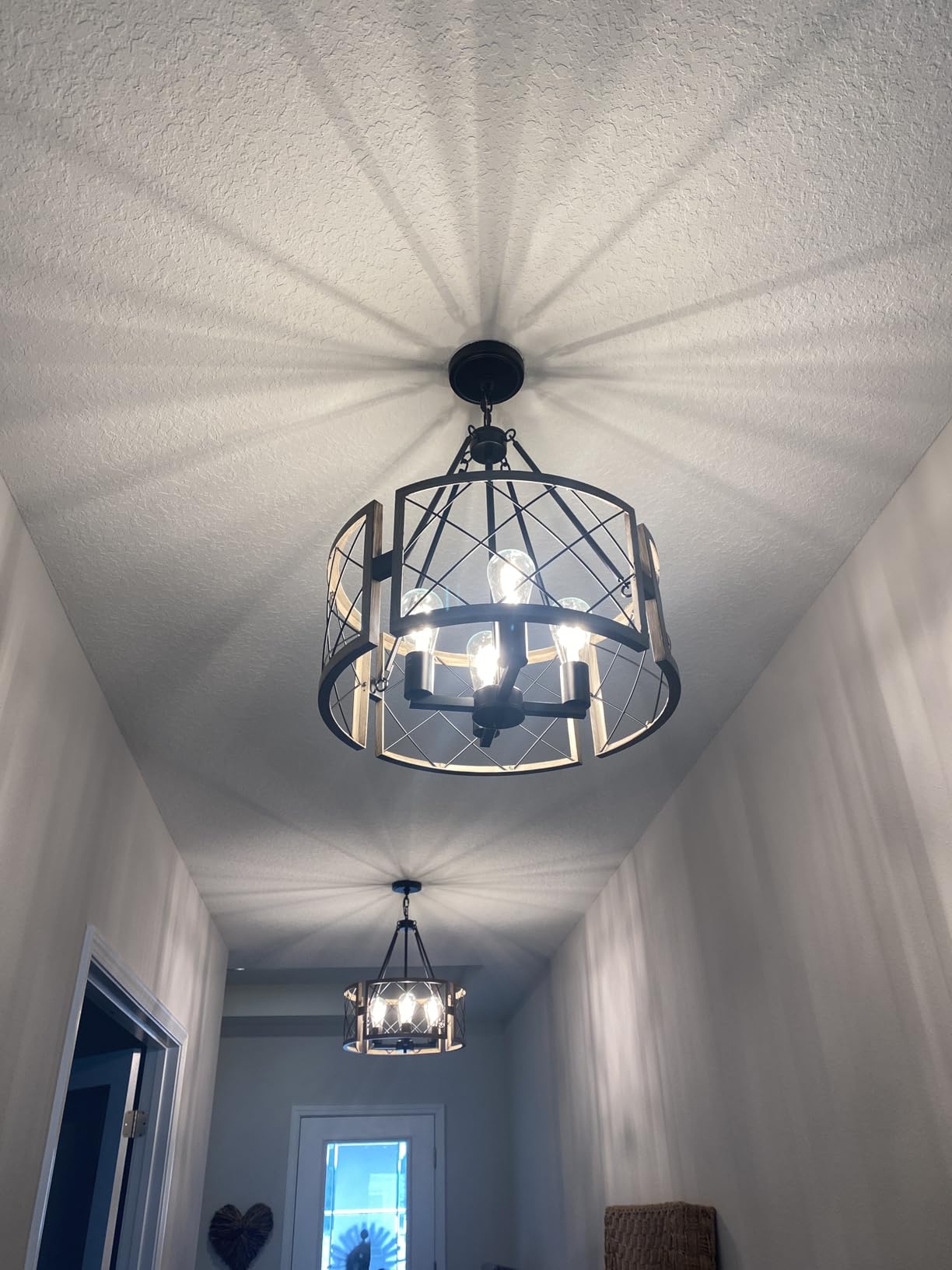 SANTOSTOCK D19'' Farmhouse Chandelier, 4-Light Adjustable Dining Room Light Fixture Kitchen Island Lighting, Rustic Hanging Lights for Entryway Foyer Bedroom Living Room, Black & White Oak customer photo 2