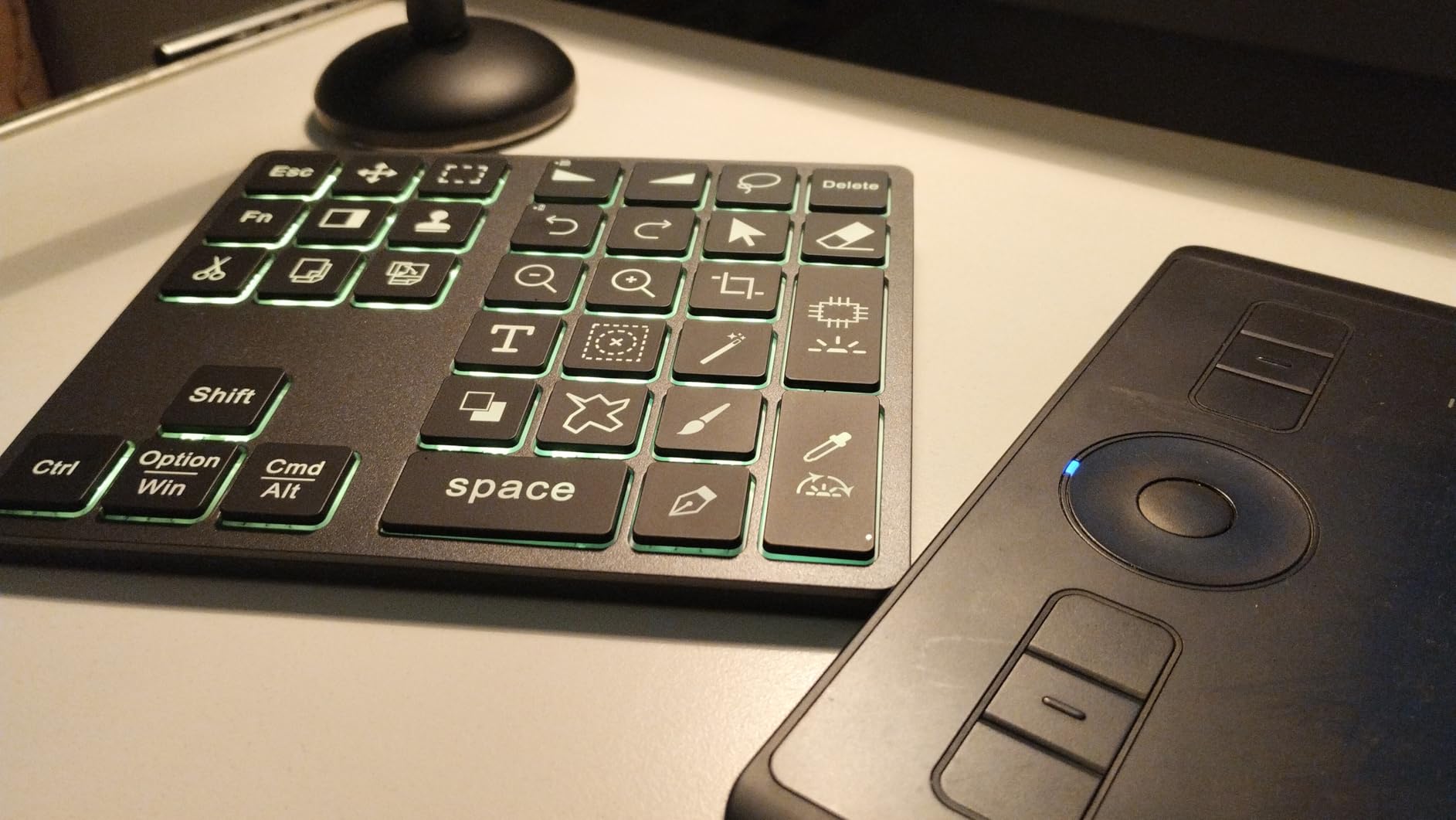 Doohoeek Bluetooth Shortcut Keyboard for Adobe Photoshop for PC Computer, Desktop, iPad & MacBook, PS Shortcut Hotkeys Keypad Rechargeable with 7-Color Backlit Key for MacOS, iOS & Windows customer photo 1