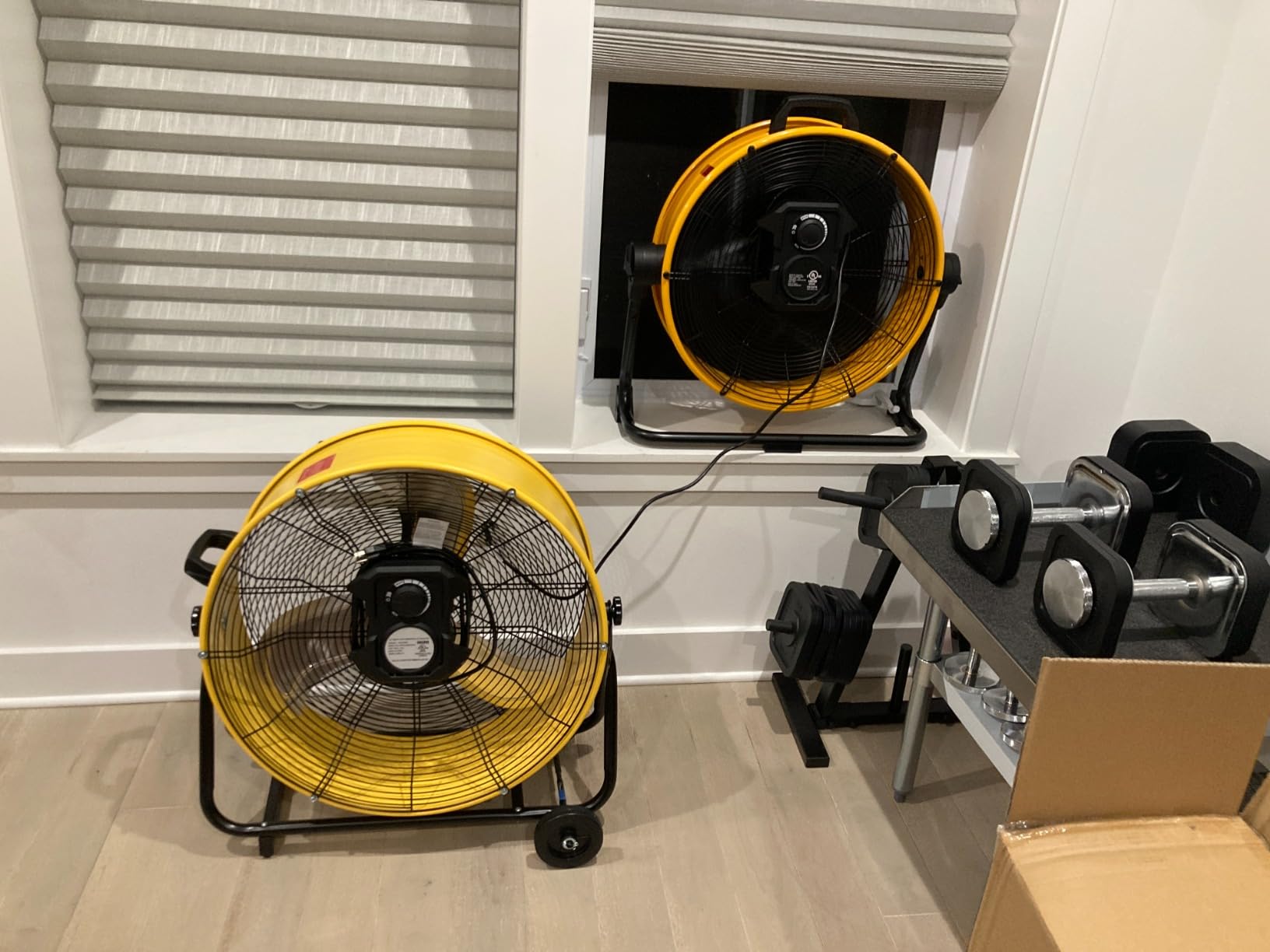 iLIVING 20 Inches 5703 CFM Heavy Duty High Velocity Barrel Floor Drum Fan With DC Brushless Motor,Stepless Speed Adjustment for Workshop, Garage, Commercial or Industrial Environment, UL Safety Listed customer photo 1