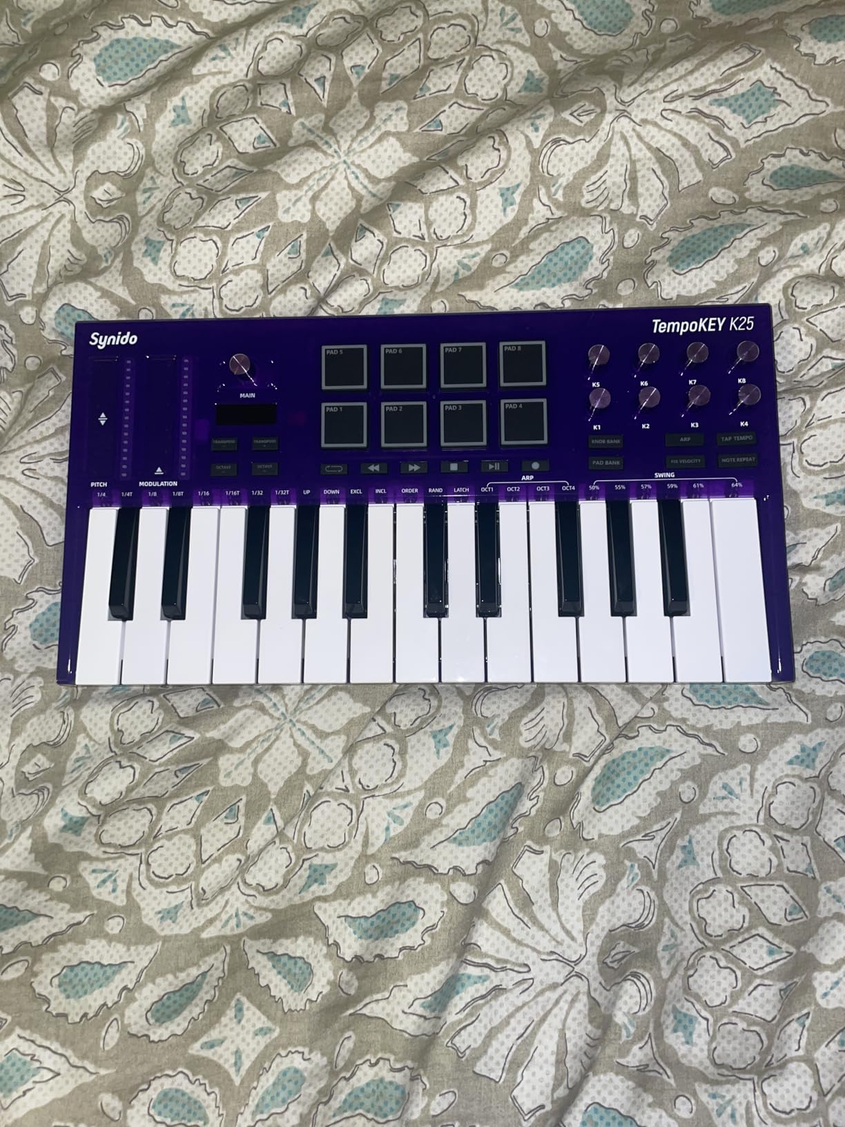 Synido 25 Key USB MIDI Keyboard Controller with 8 Drum Pads, TempoKey K25 customer photo 1