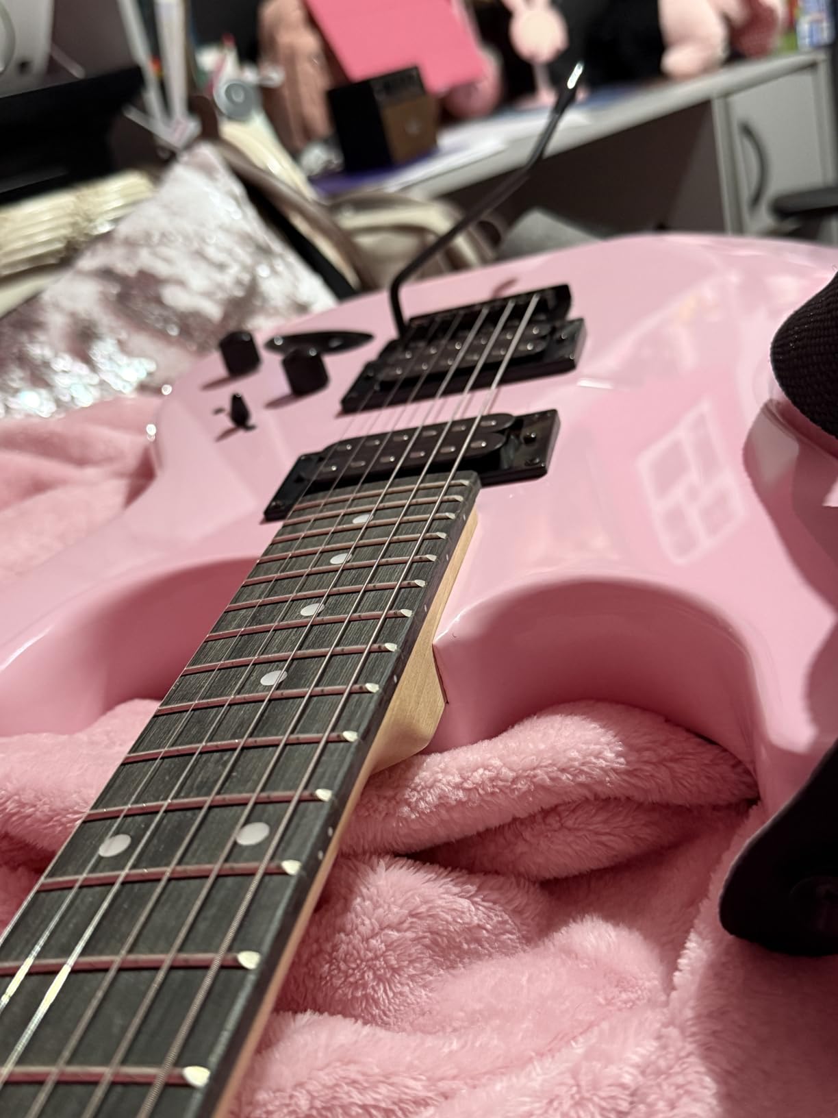 Ktaxon 39 Inch Solid Body Electric Guitar with H-H Pickup, Matte Black customer photo 2