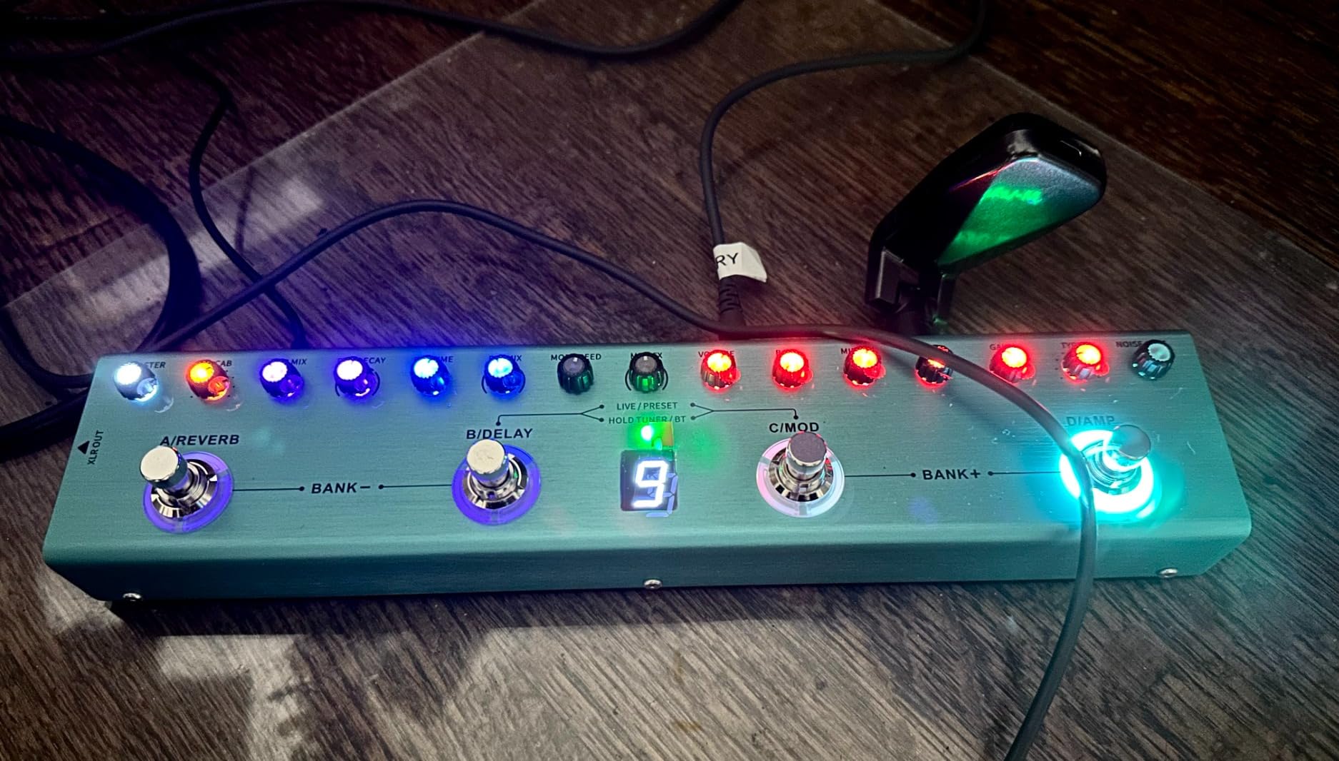 M-VAVE TANK-G Multi-effects Guitar Pedal, 36 Presets, Rechargeable Battery, Delay, Reverb, Modulation, Preamp, Darkgreen customer photo 1
