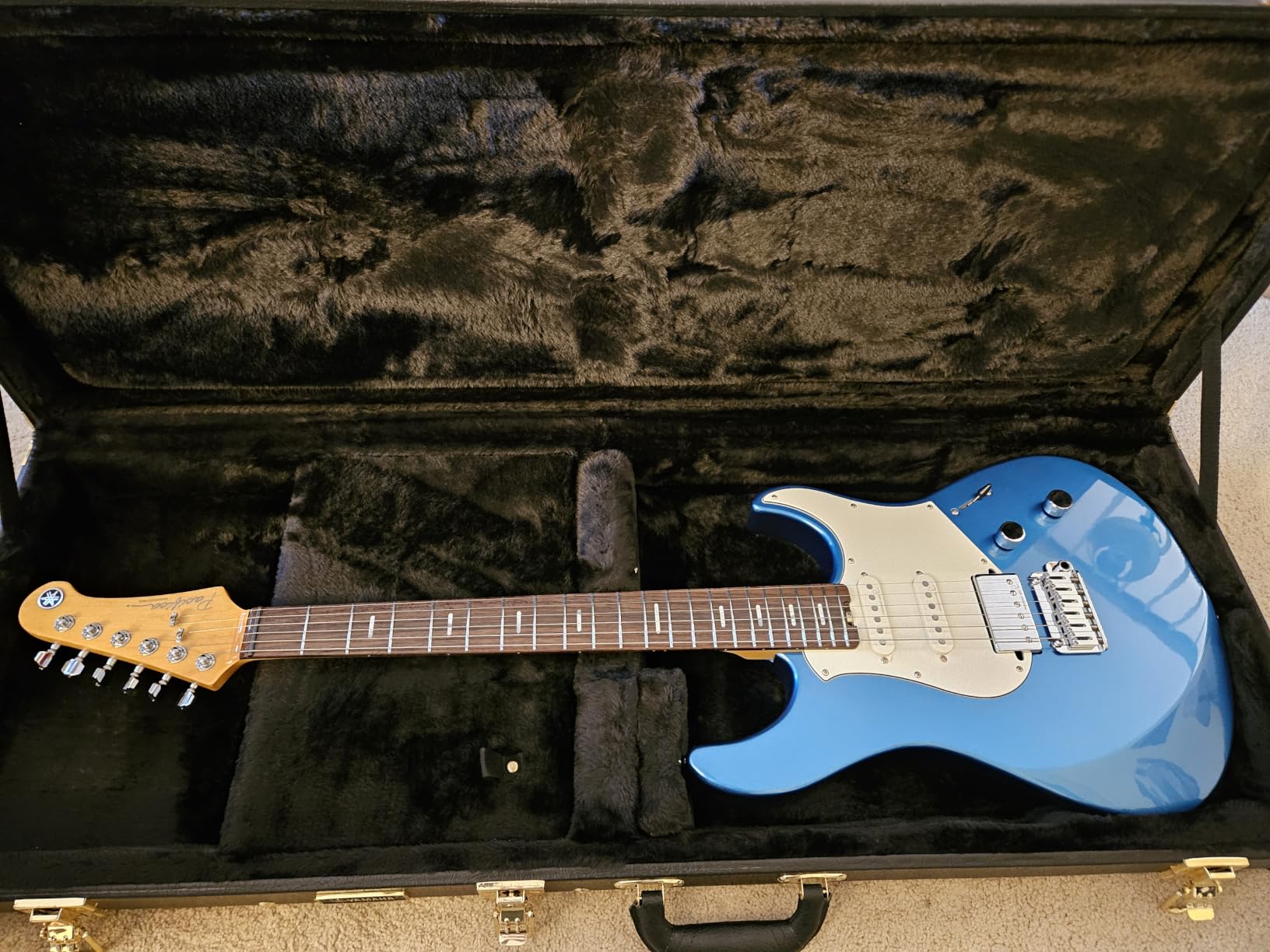 Yamaha Pacifica Professional Electric Guitar Maple Fingerboard With Hardshell Case, Beach Blue Burst customer photo 1