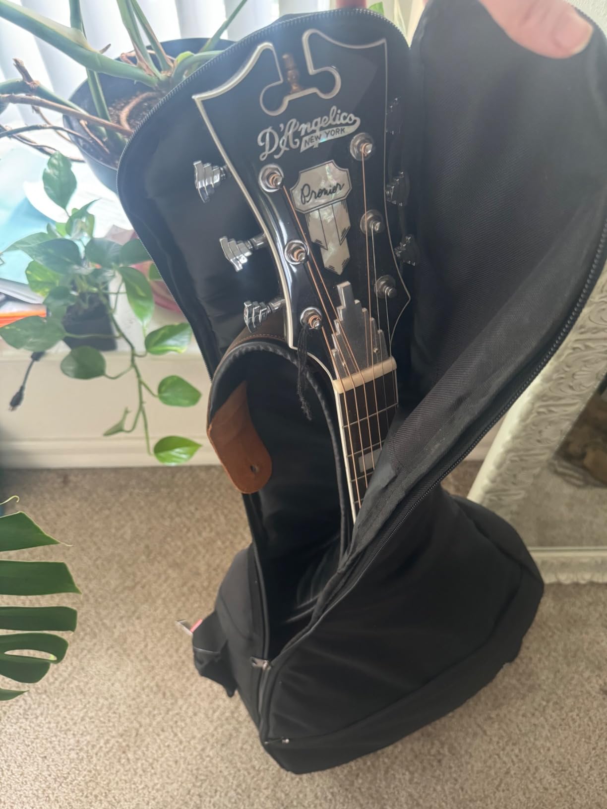 Fender F405 Dreadnought Acoustic Guitar Gig Bag, Backpack Straps, Black customer photo 2