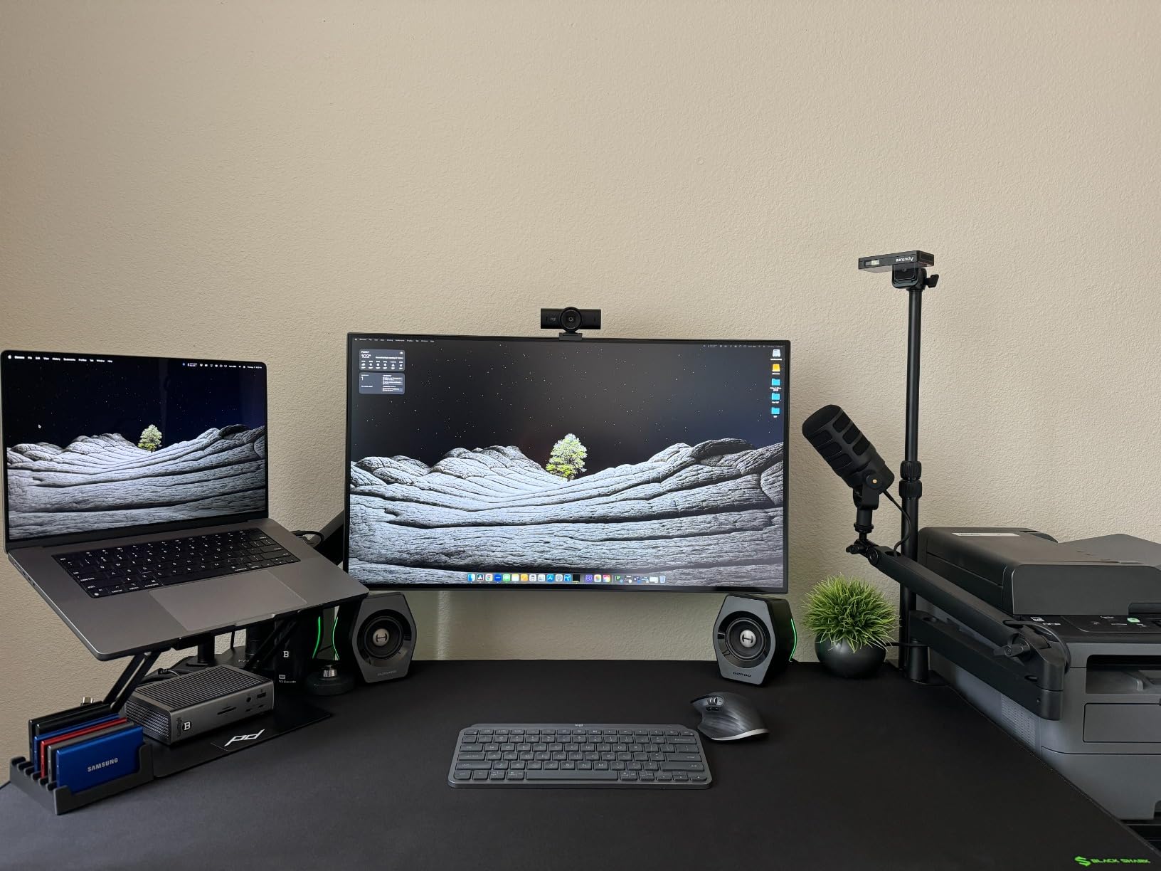 BenQ PD3225U 32 Inch 4K IPS Black UHD Thunderbolt Monitor for MacBook, AQCOLOR, 98% P3, 100% sRGB & Rec.709, DeltaE ≤2, Uniformity, Factory Calibration, USB-C 85W, USB Hub, Daisy Chain, KVM Switch customer photo 1